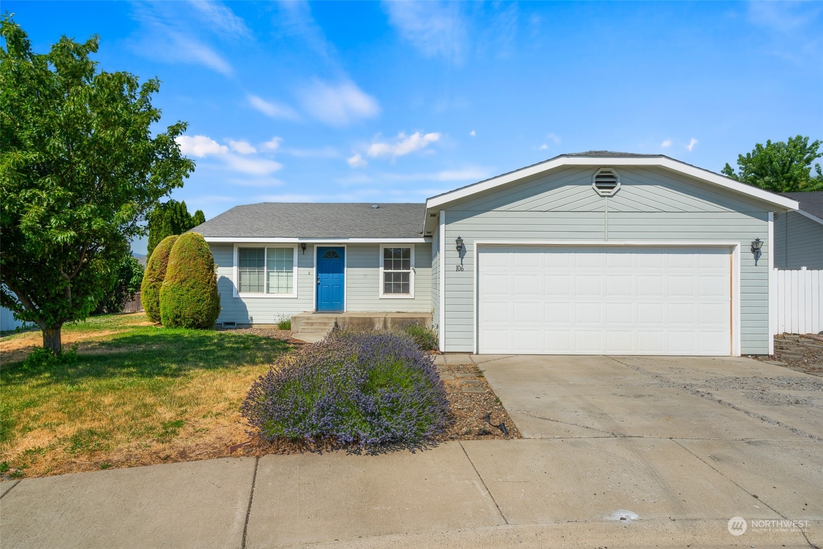 Property Photo:  106 E King Place  WA 98926 