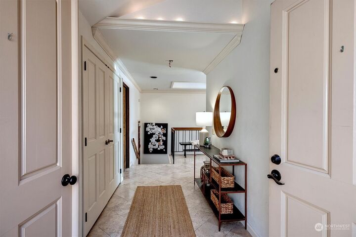 Property Photo: 4565 Somerset Place SE WA 98006