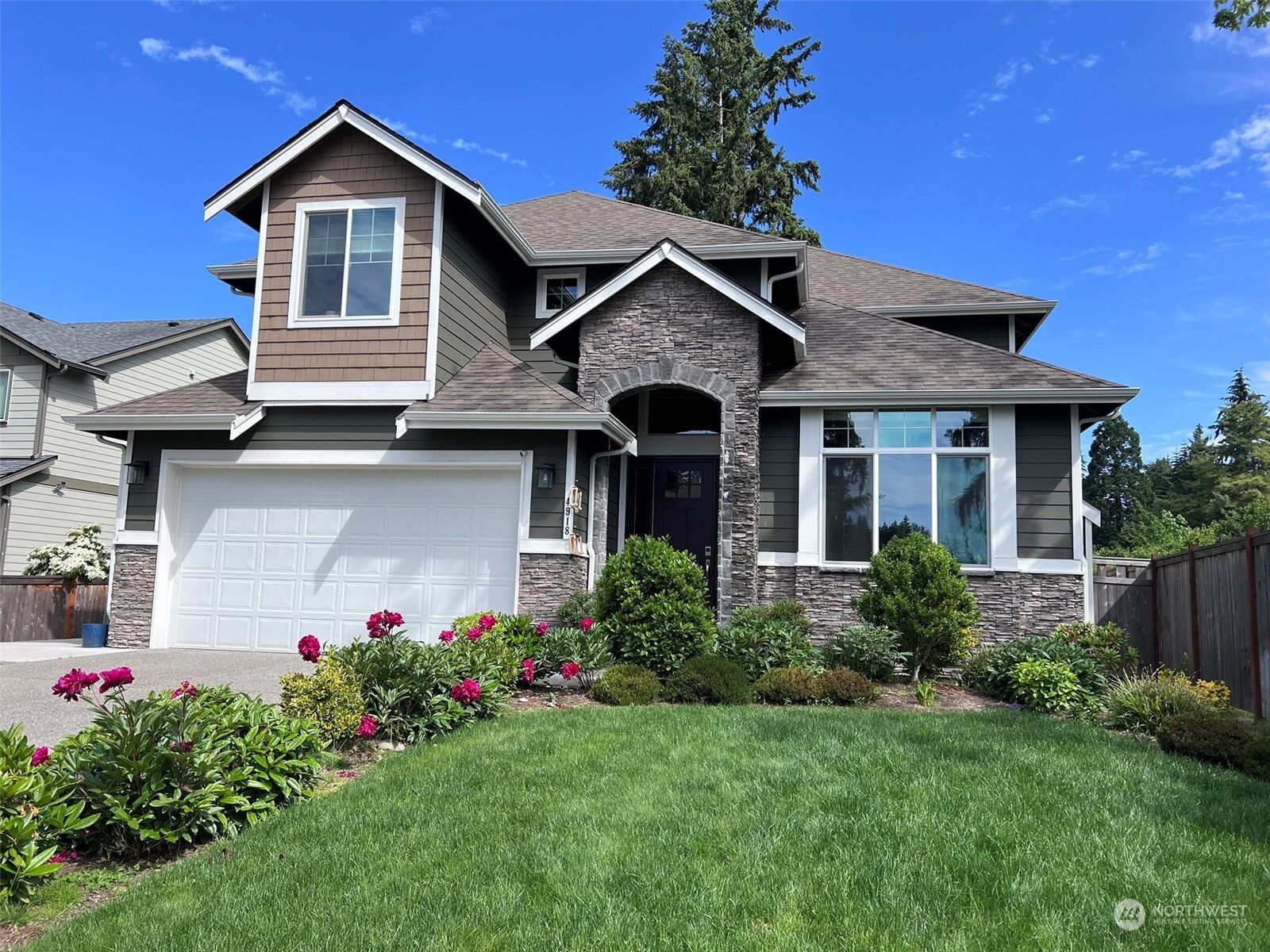 Property Photo:  4918 NE 1st Street  WA 98059 