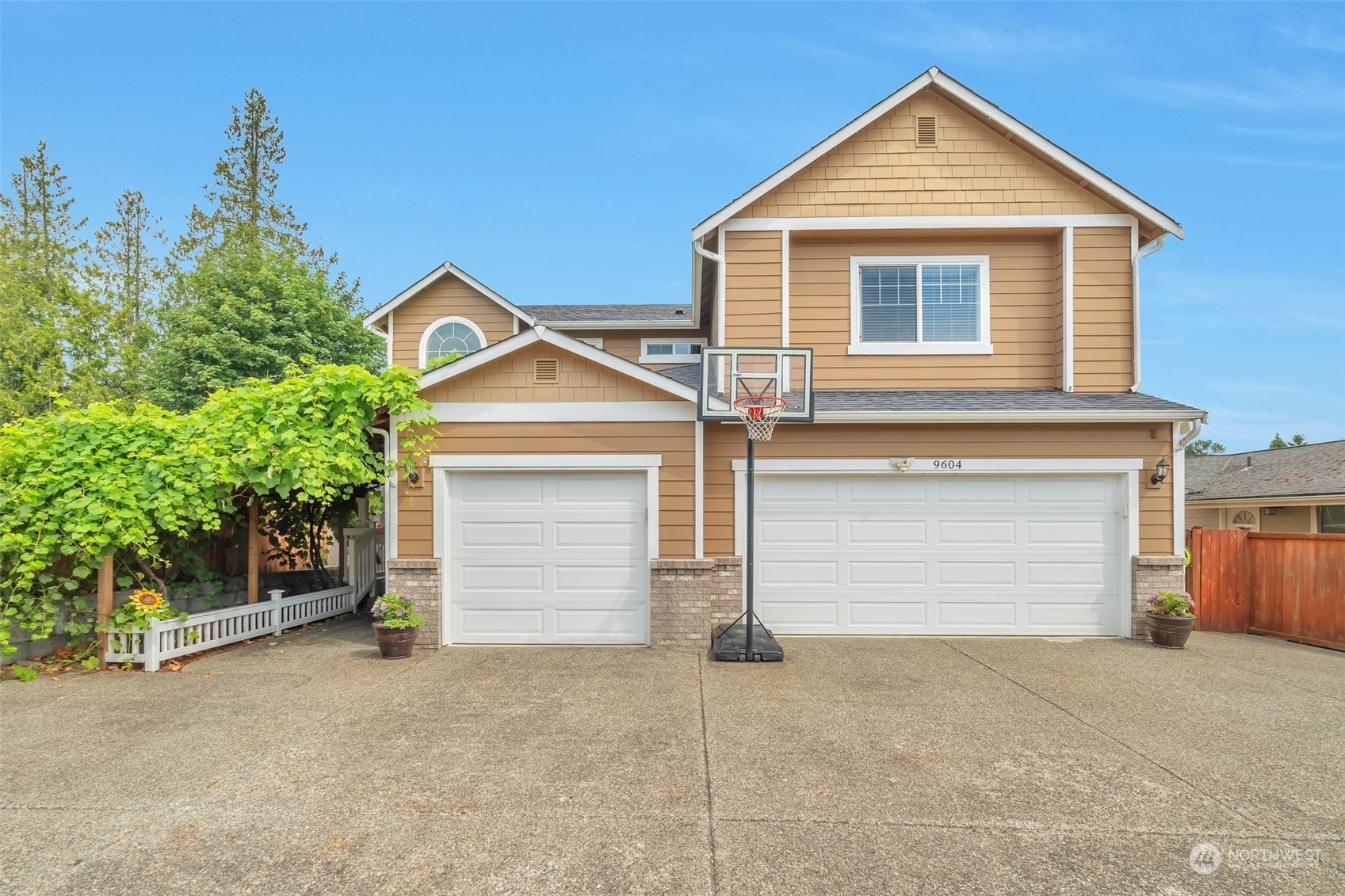 Property Photo:  9604 S 236th Place  WA 98031 