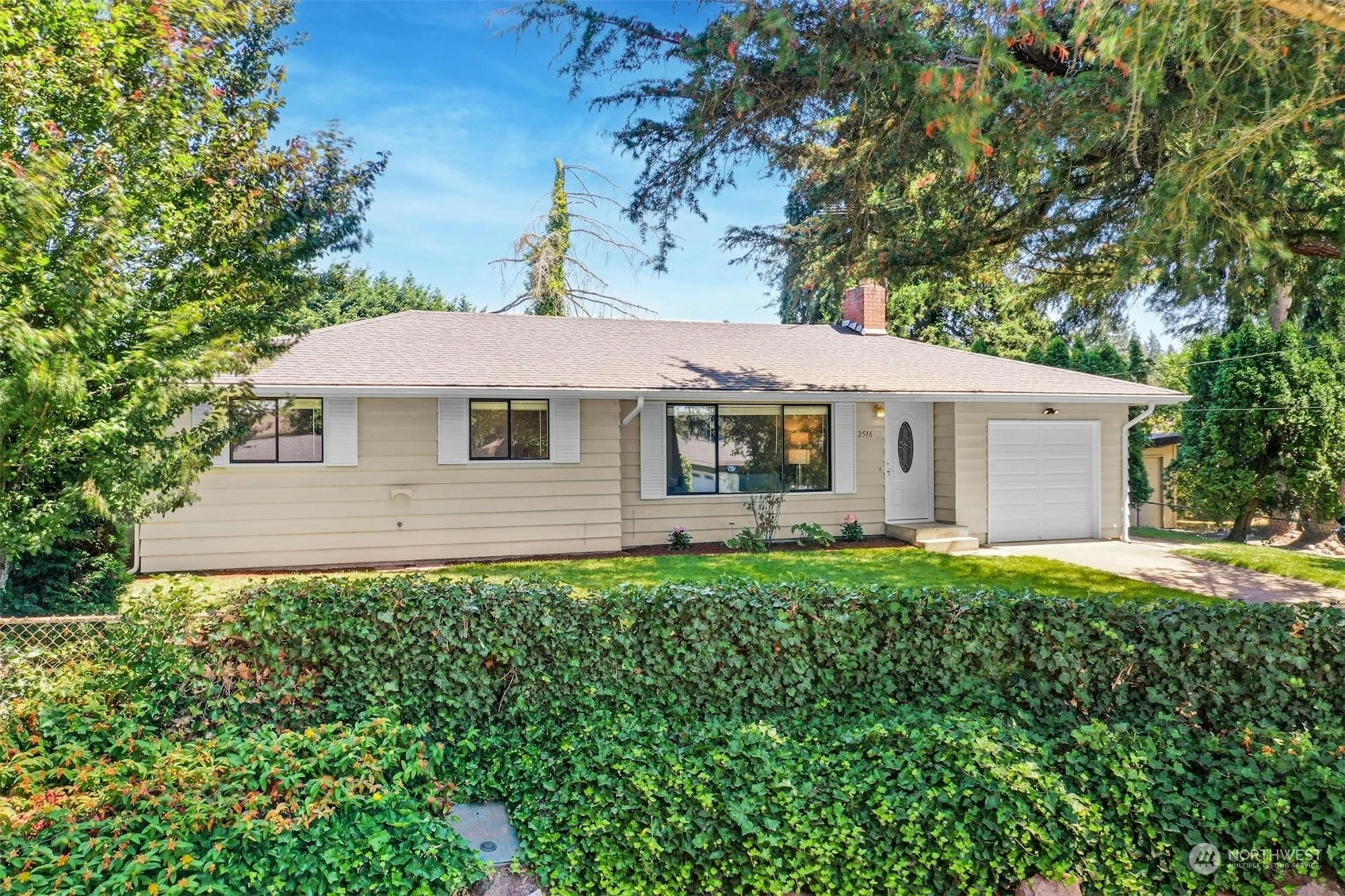 Property Photo: 2516 Dayton Avenue NE WA 98056