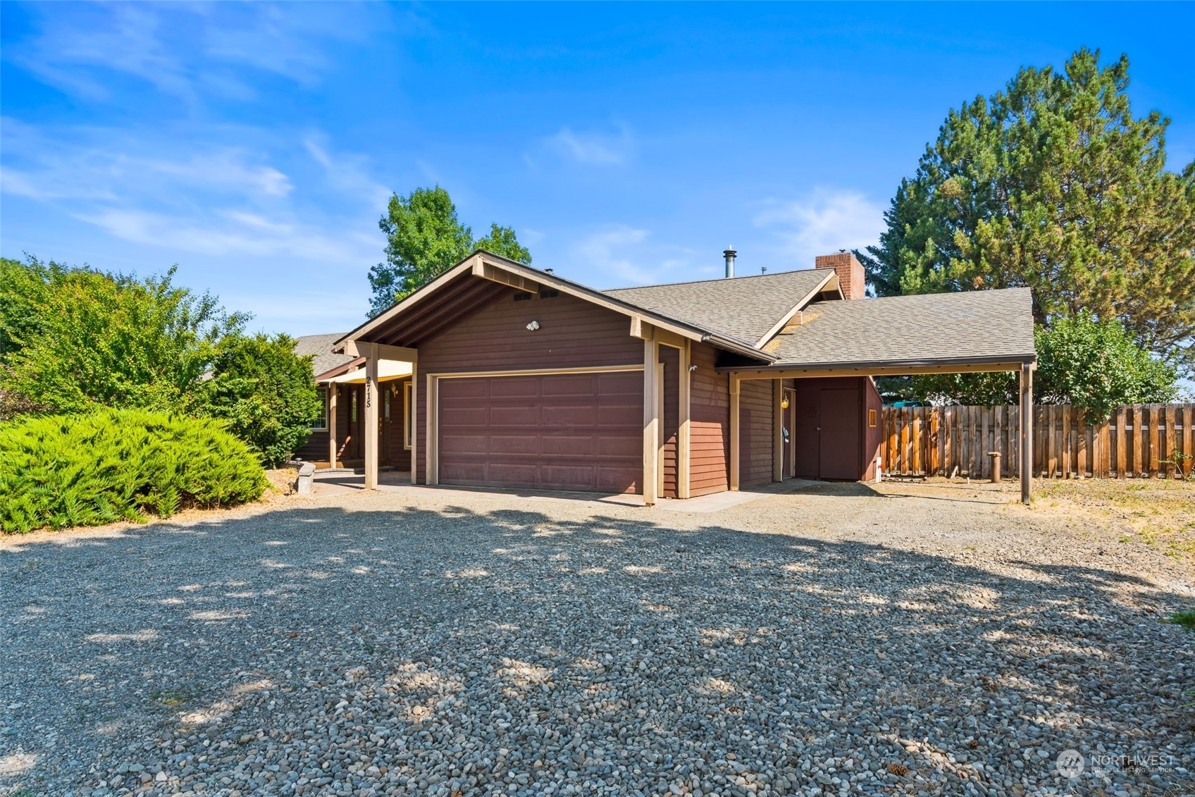 Property Photo:  2715 Willowdale Road  WA 98926 