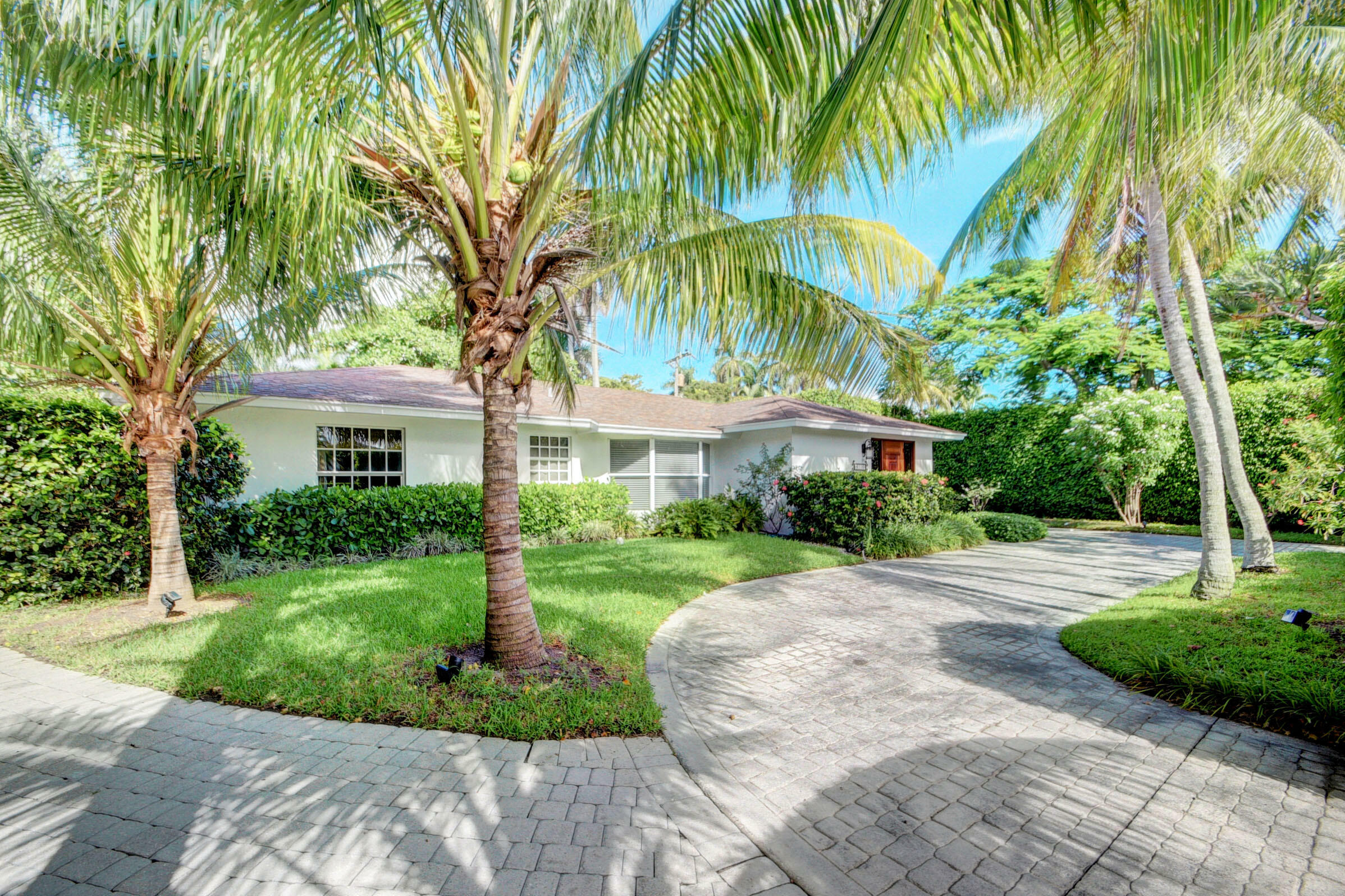 Property Photo:  6110 Ridge Lane  FL 33435 