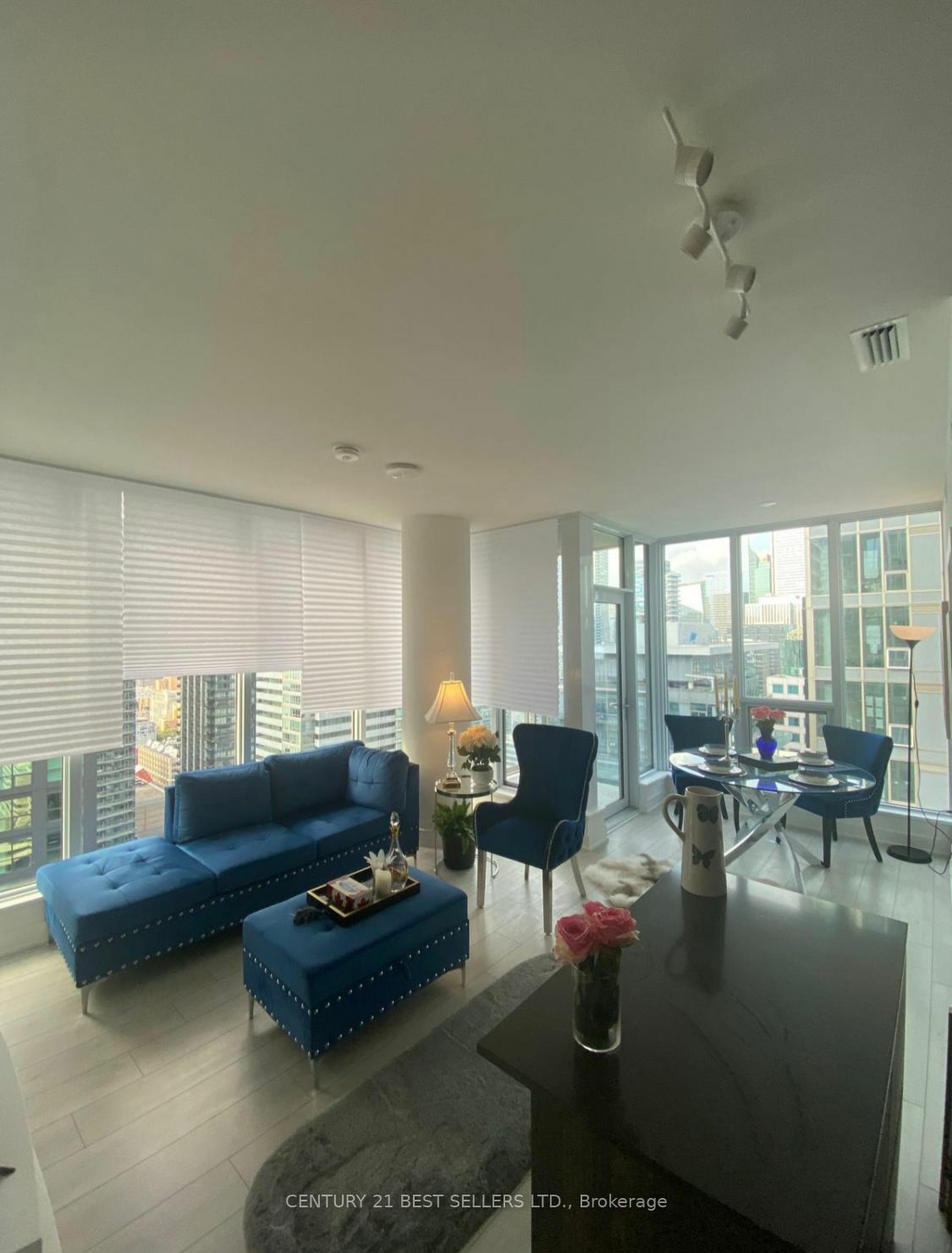 Property Photo:  35 Mercer St 3314  ON M5V 0V1 