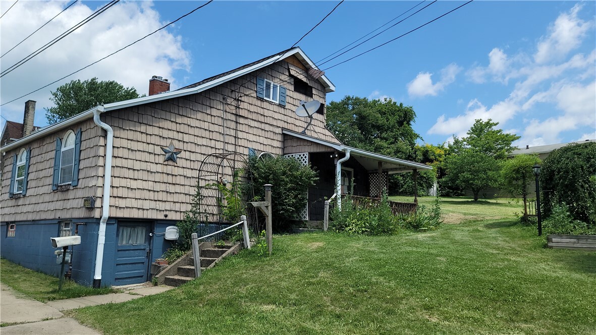 Property Photo:  2799 Main St  PA 15313 