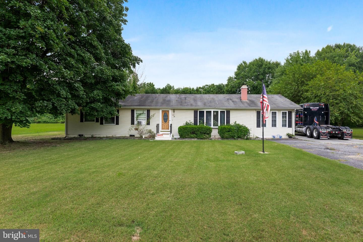 Property Photo: 285 S Golfwood Avenue NJ 08069