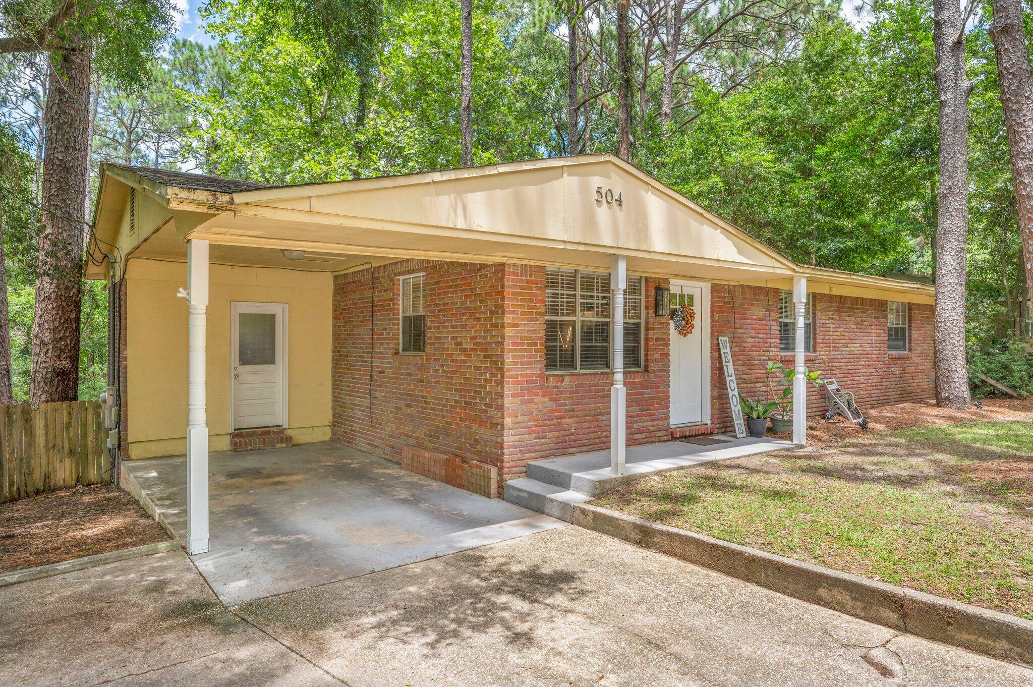 Property Photo:  504 Tall Pines Street  FL 32539 