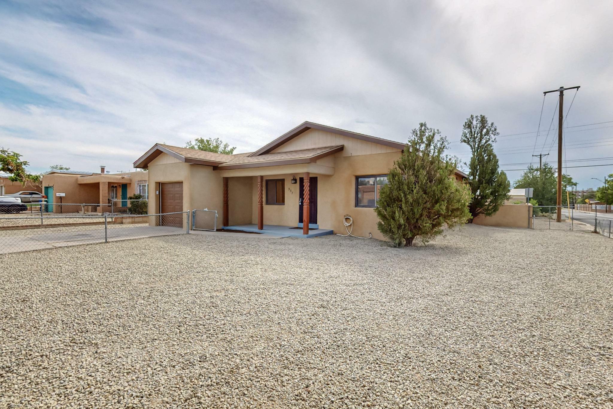 Property Photo:  537 Espanola Street NE  NM 87108 