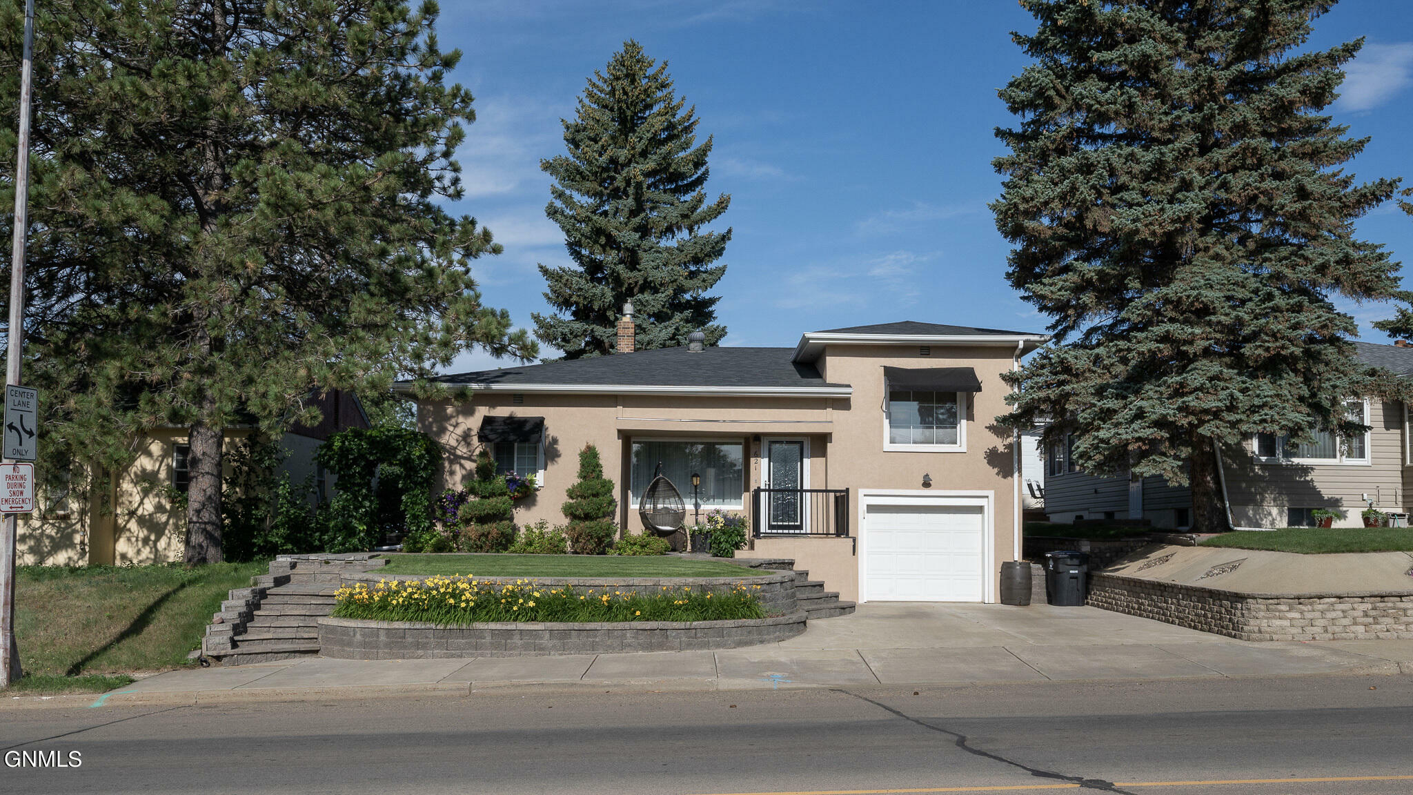 Property Photo:  621 3rd Avenue W  ND 58601 