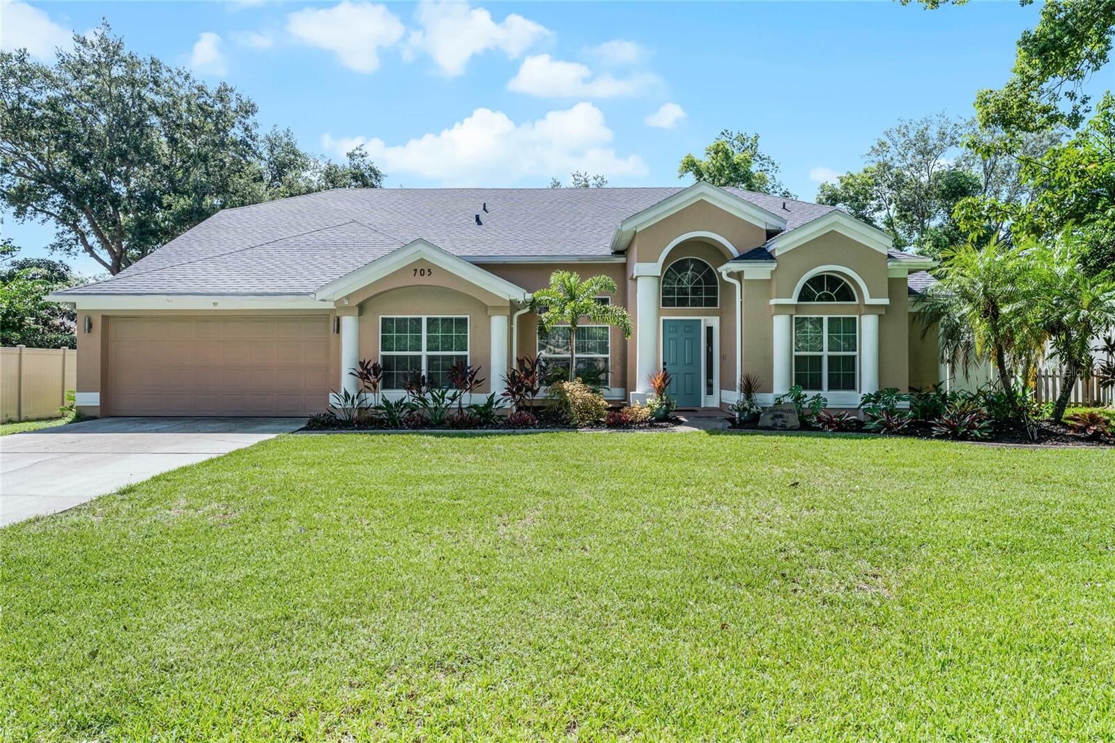 Property Photo: 705 S Lake Claire Circle FL 32765