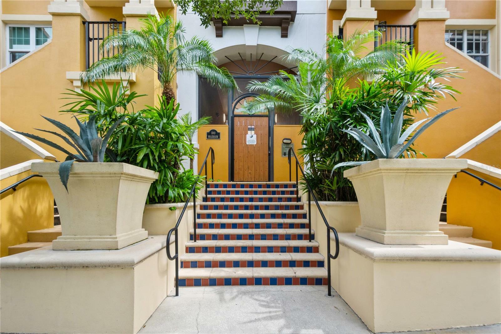 Property Photo: 100 4th Avenue S 426 FL 33701