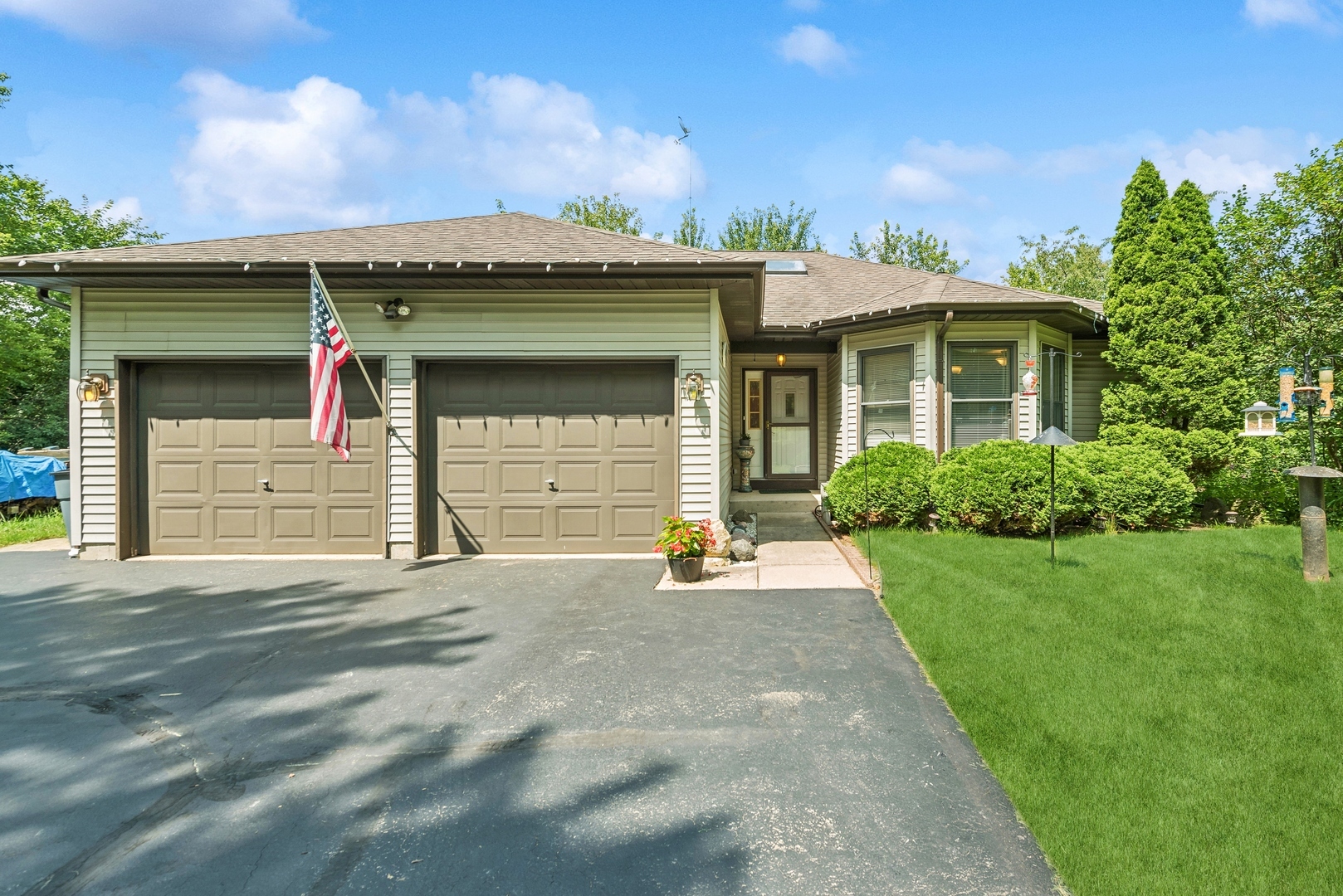 Property Photo:  5605 Hawthorne Lane  IL 60014 