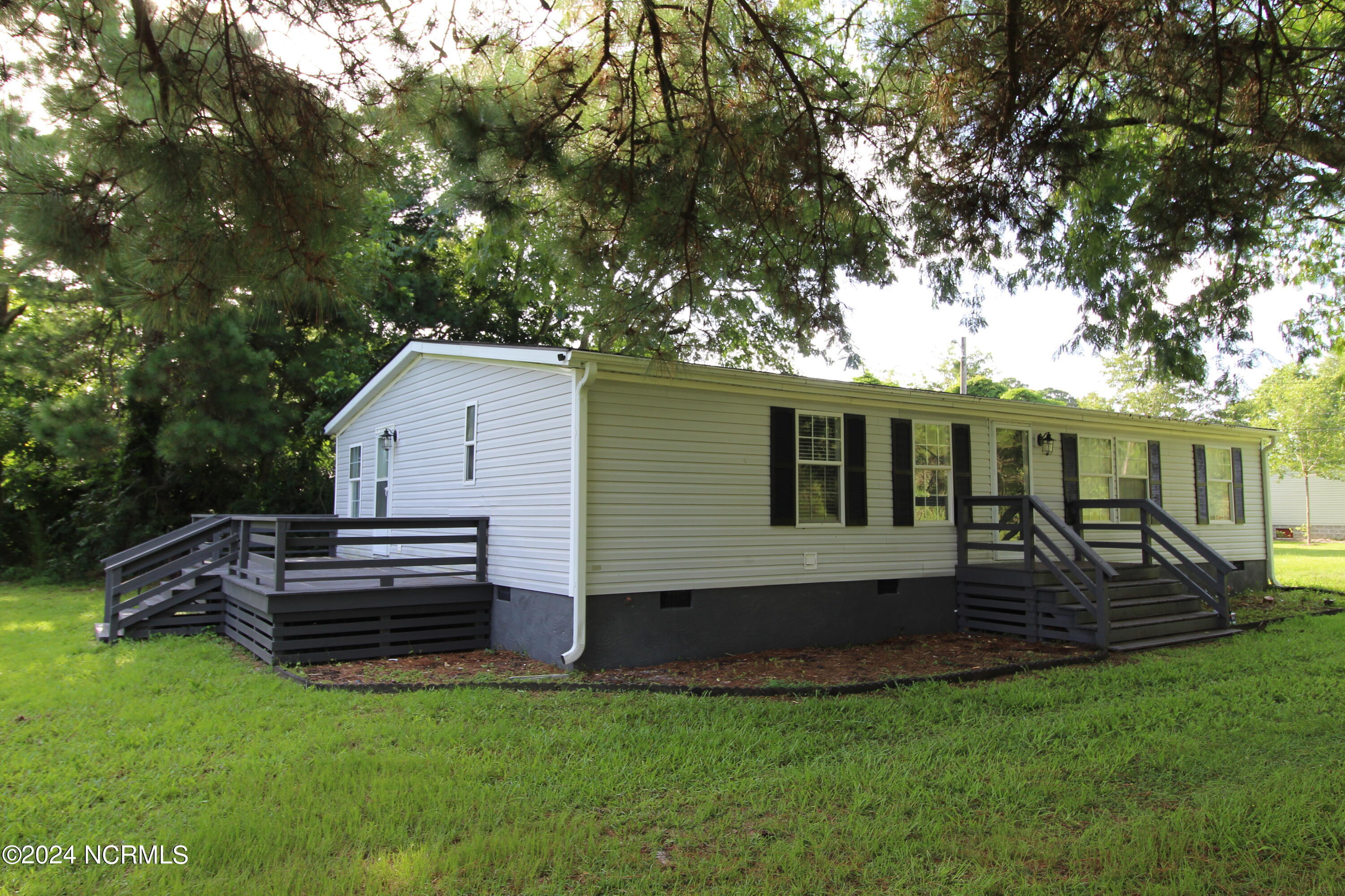 Property Photo:  115 Hammocks Landing Road  NC 28570 