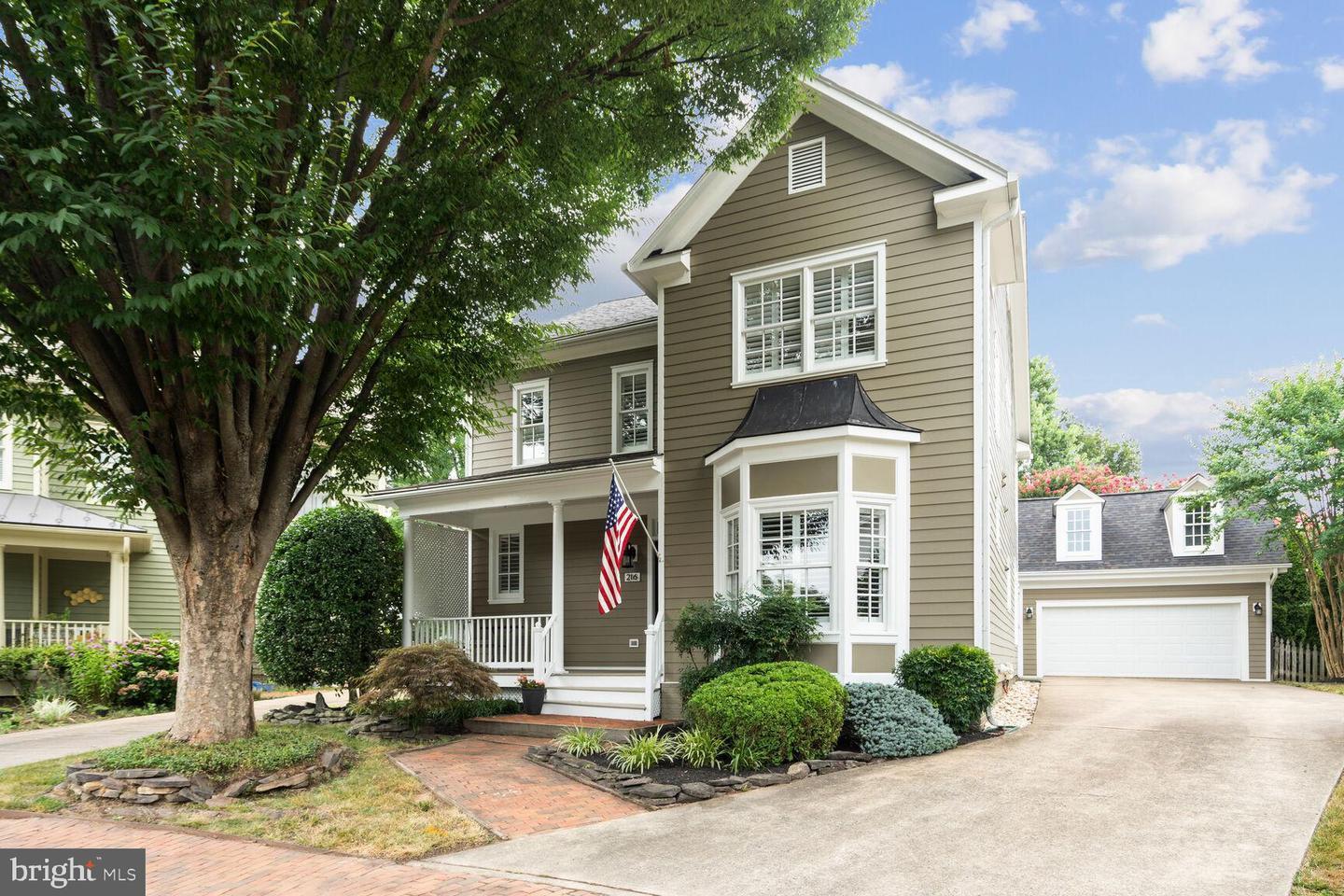 Property Photo:  216 Andover Court NE  VA 20176 