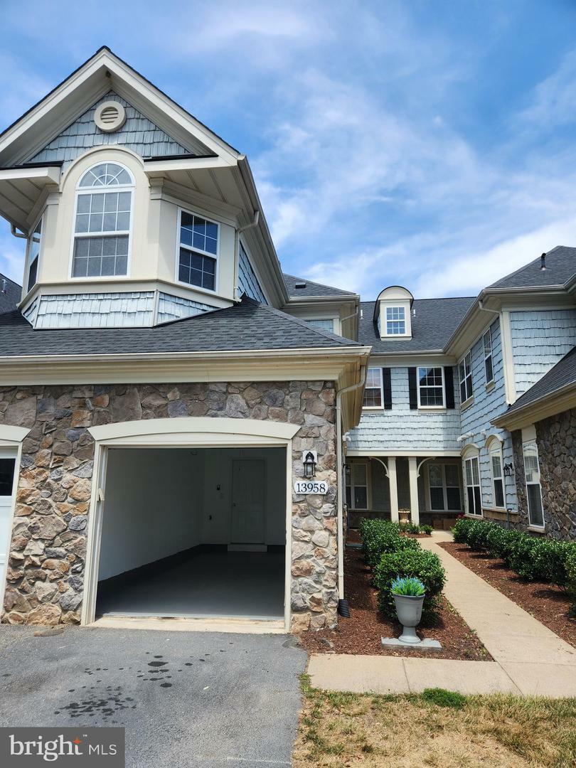 Property Photo:  13958 Greendale Drive  VA 22191 