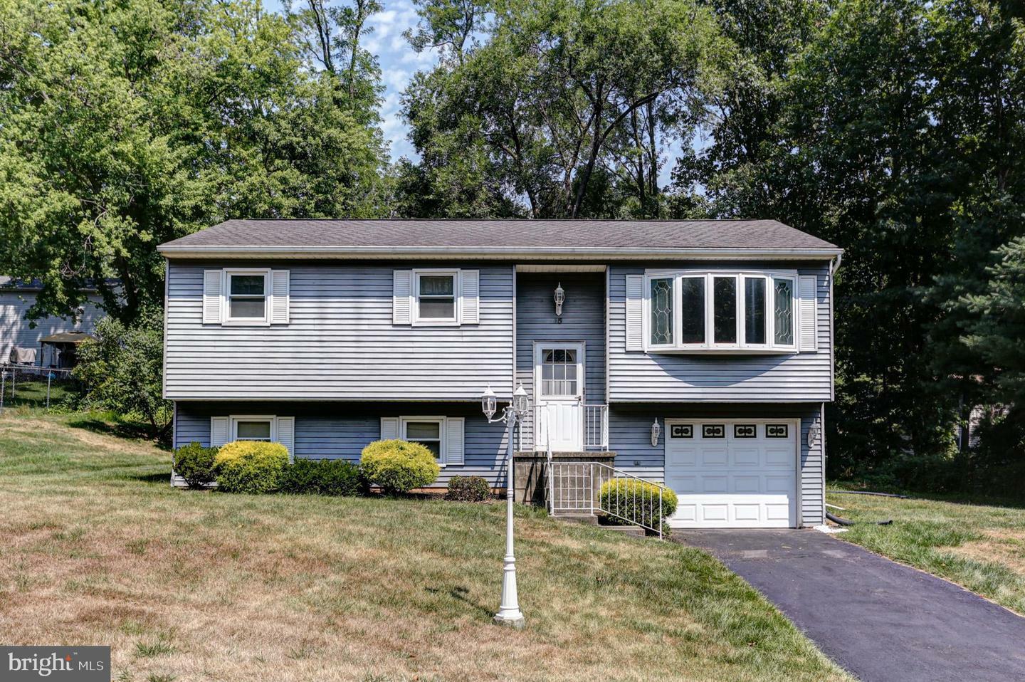 Property Photo:  45 White Oak Lane  PA 17319 