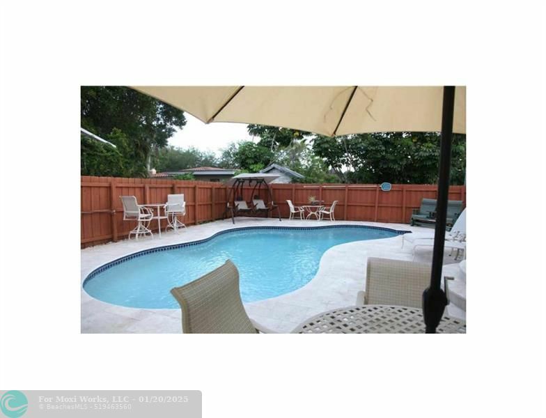 Property Photo: 804 SE 10th St FL 33316