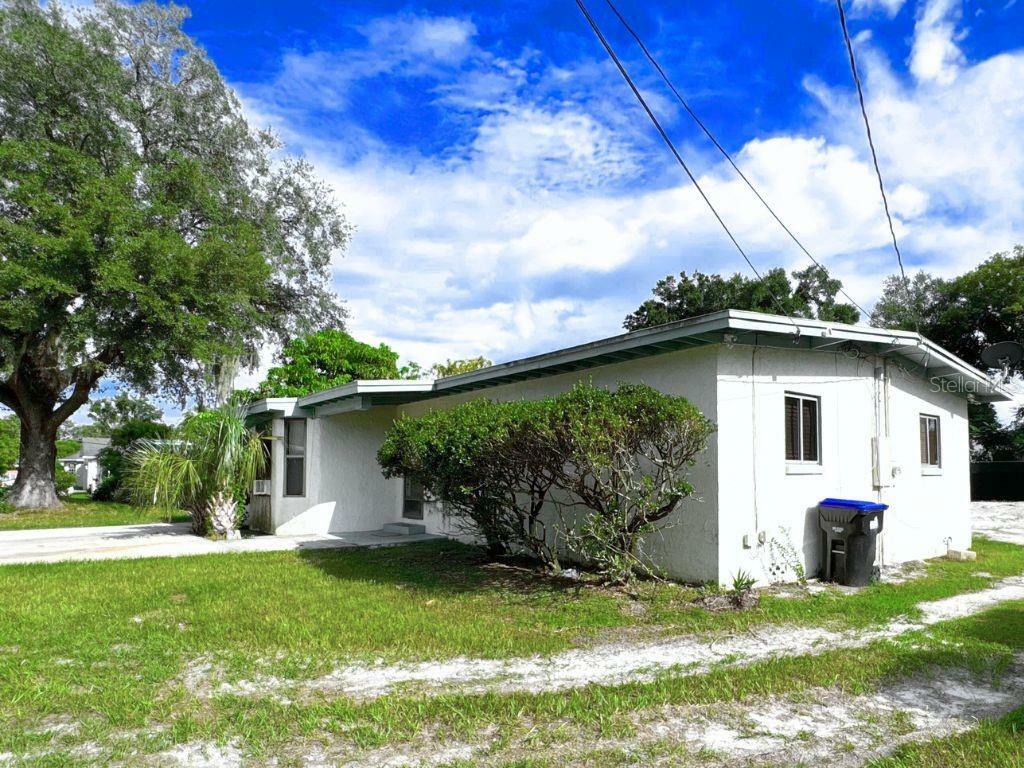 Property Photo:  2310 Dawnwood Lane  FL 32809 