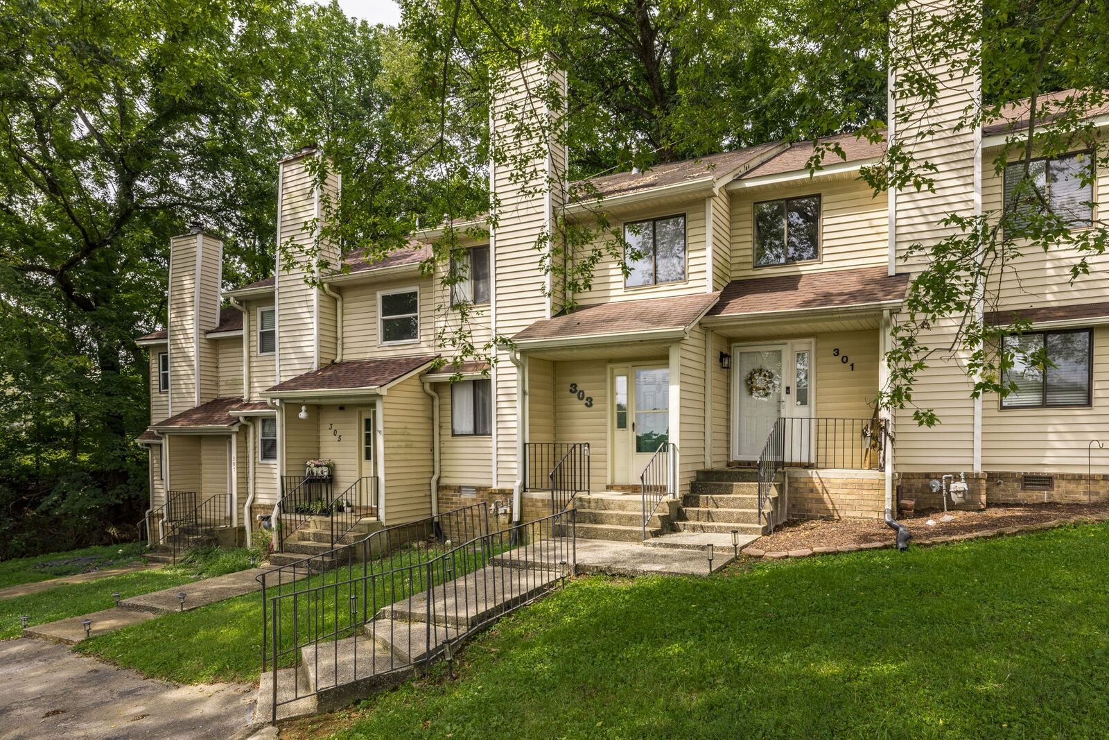 Property Photo:  303 Deerpoint Dr 303  TN 37075 
