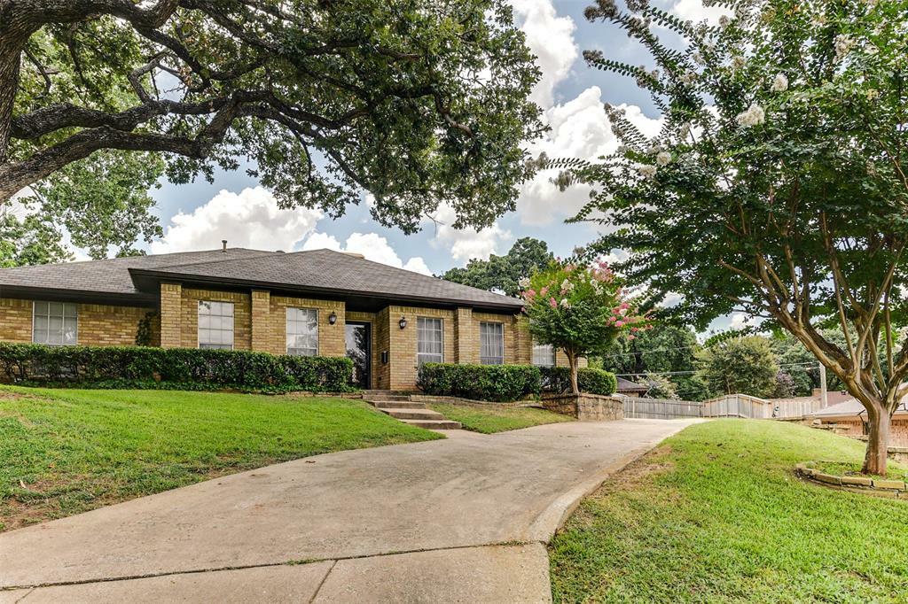 Property Photo:  2633 Sunlight Drive  TX 76006 