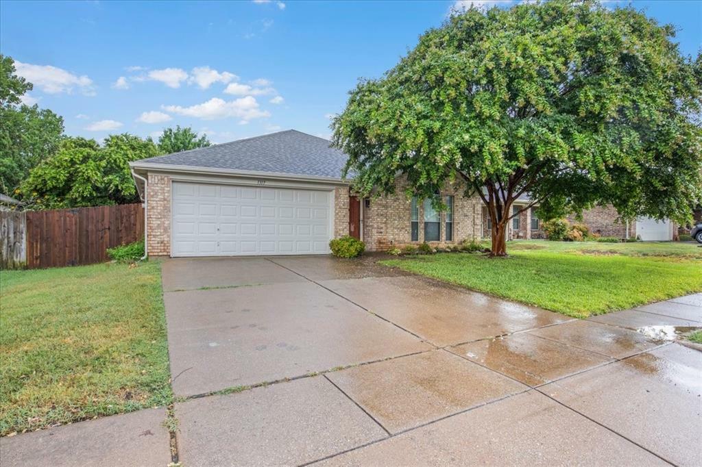 Photo de la propriété:  1317 Meadowbrook Lane  TX 76036 