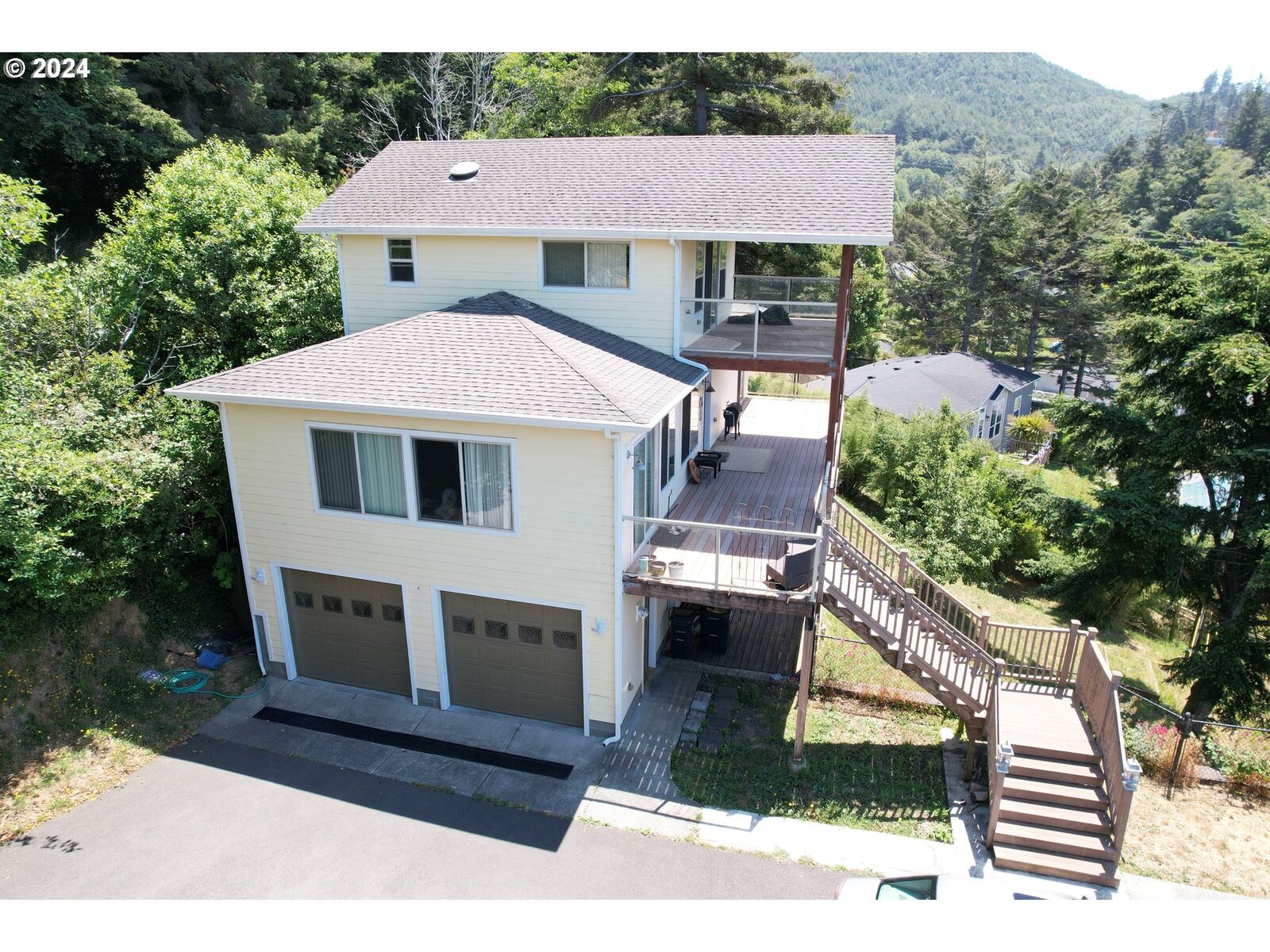 Property Photo:  94244 10th St  OR 97444 