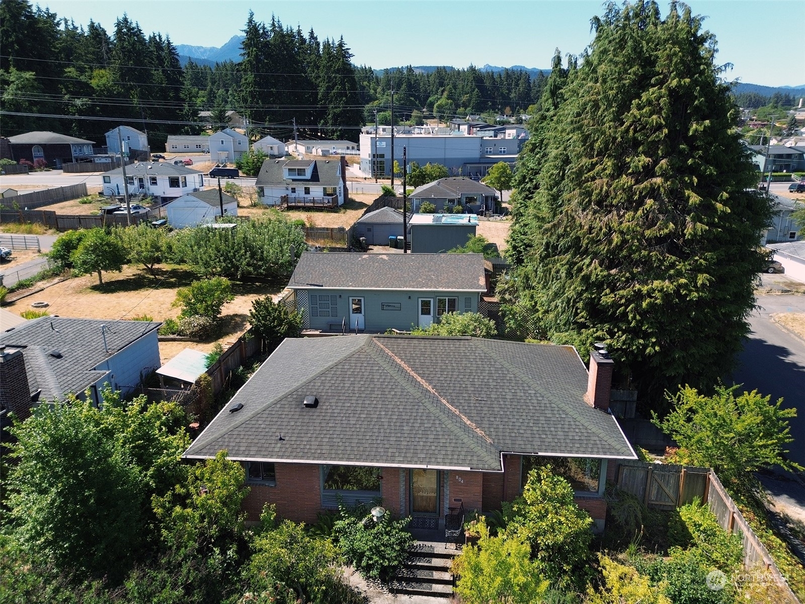 Property Photo:  804 E Tenth Street  WA 98362 