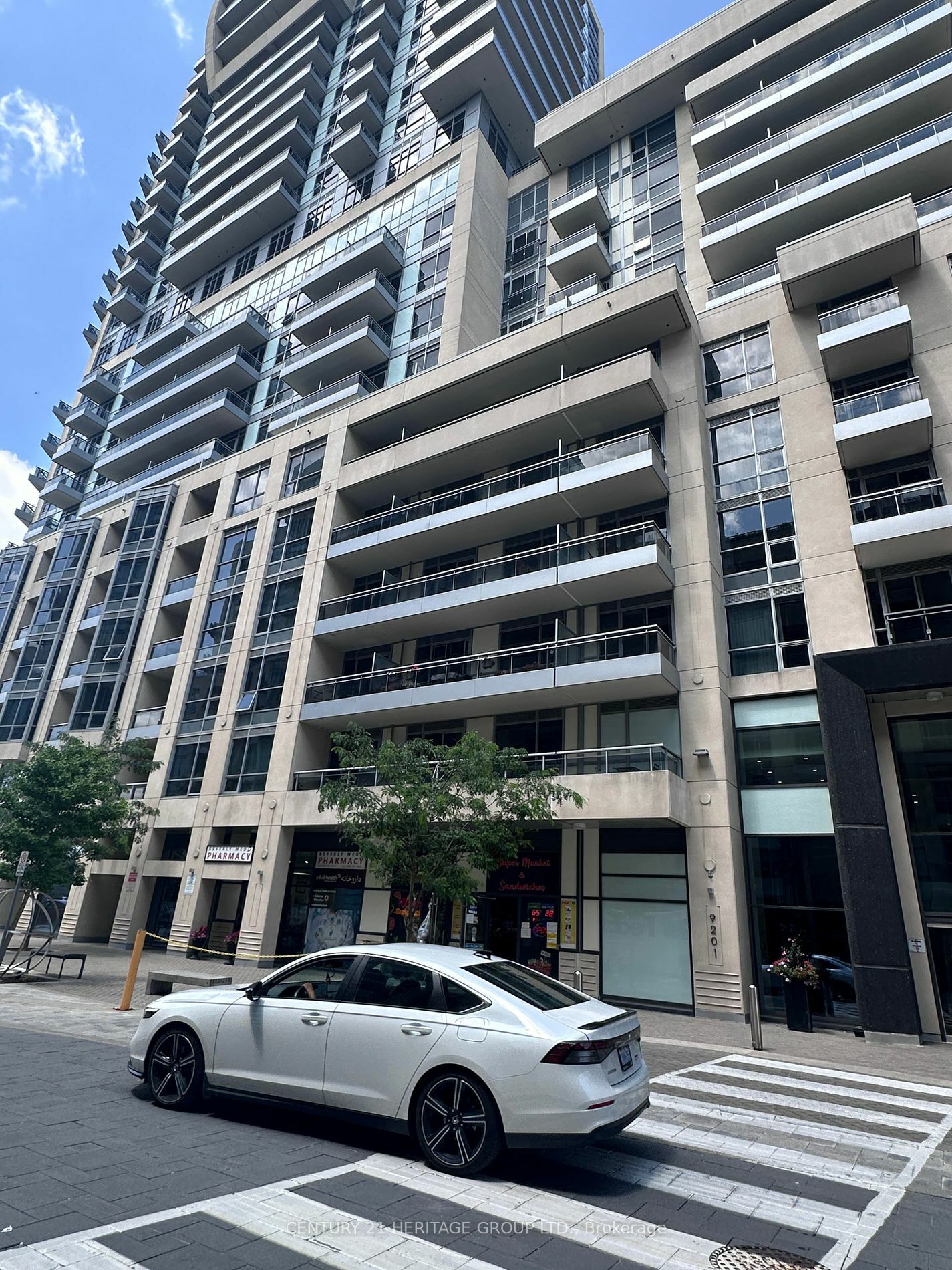 Property Photo:  9201 Yonge St 617  ON L4C 1H9 