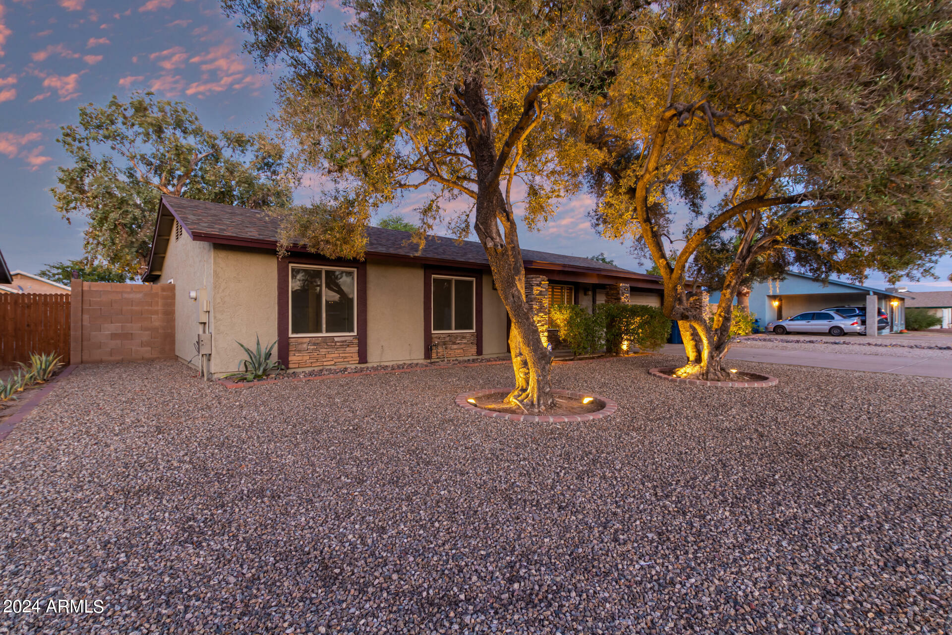 Property Photo:  5749 S Farmer Avenue  AZ 85283 