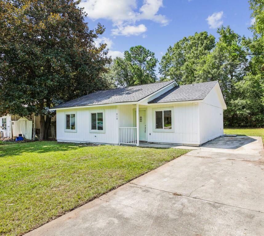 Property Photo:  310 Lilac Drive  SC 29483 