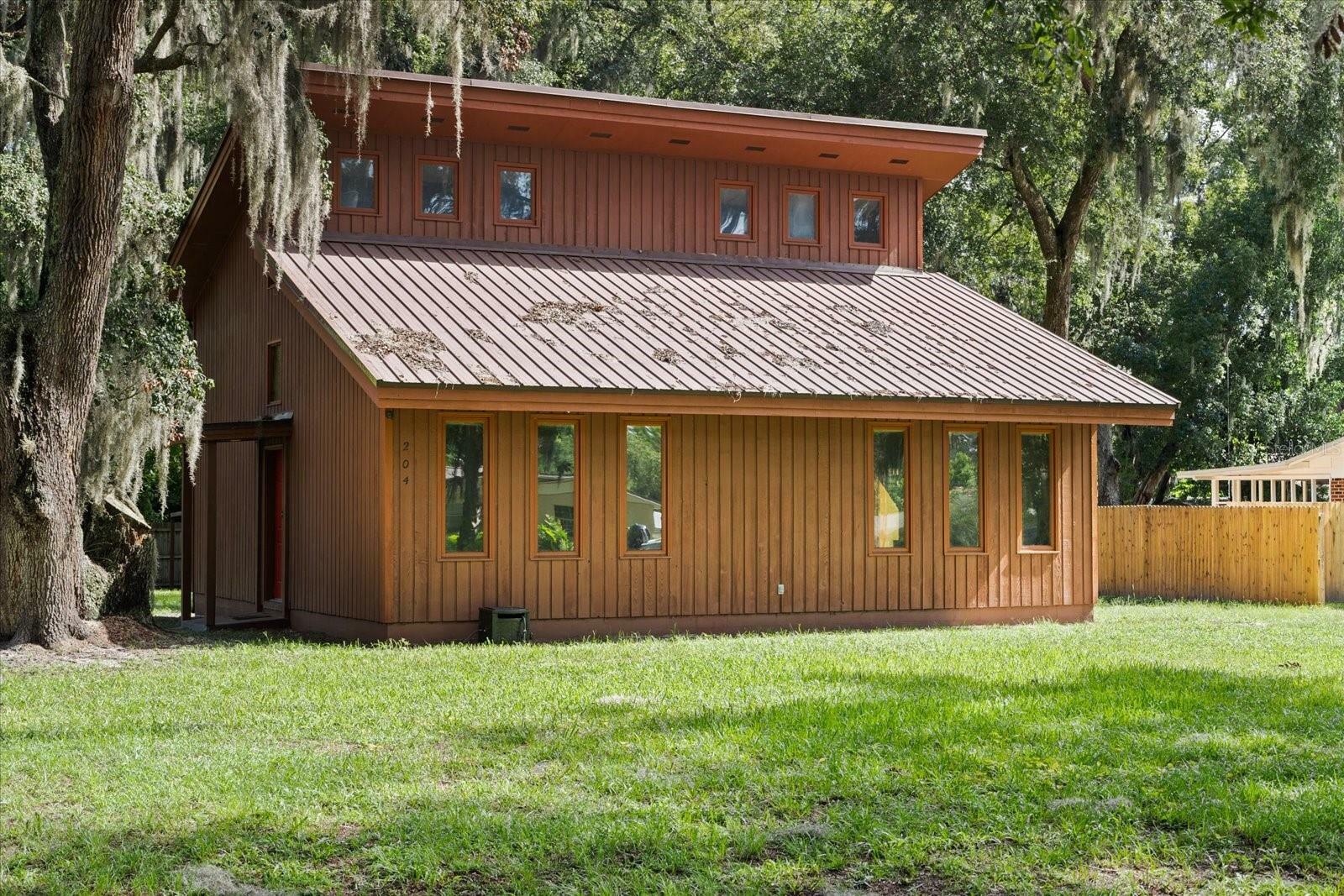 Property Photo: 204 Westover Circle FL 32177