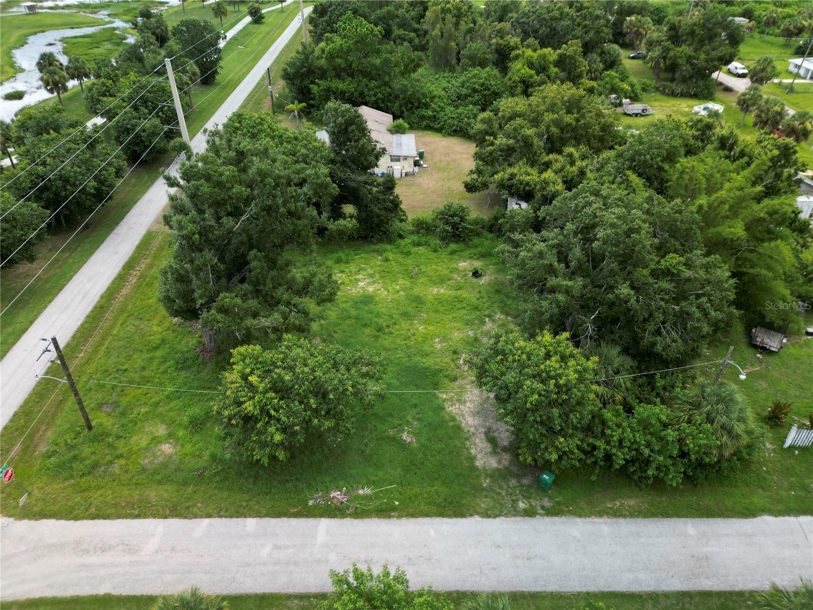 Property Photo:  804 Clemens Avenue  FL 33950 