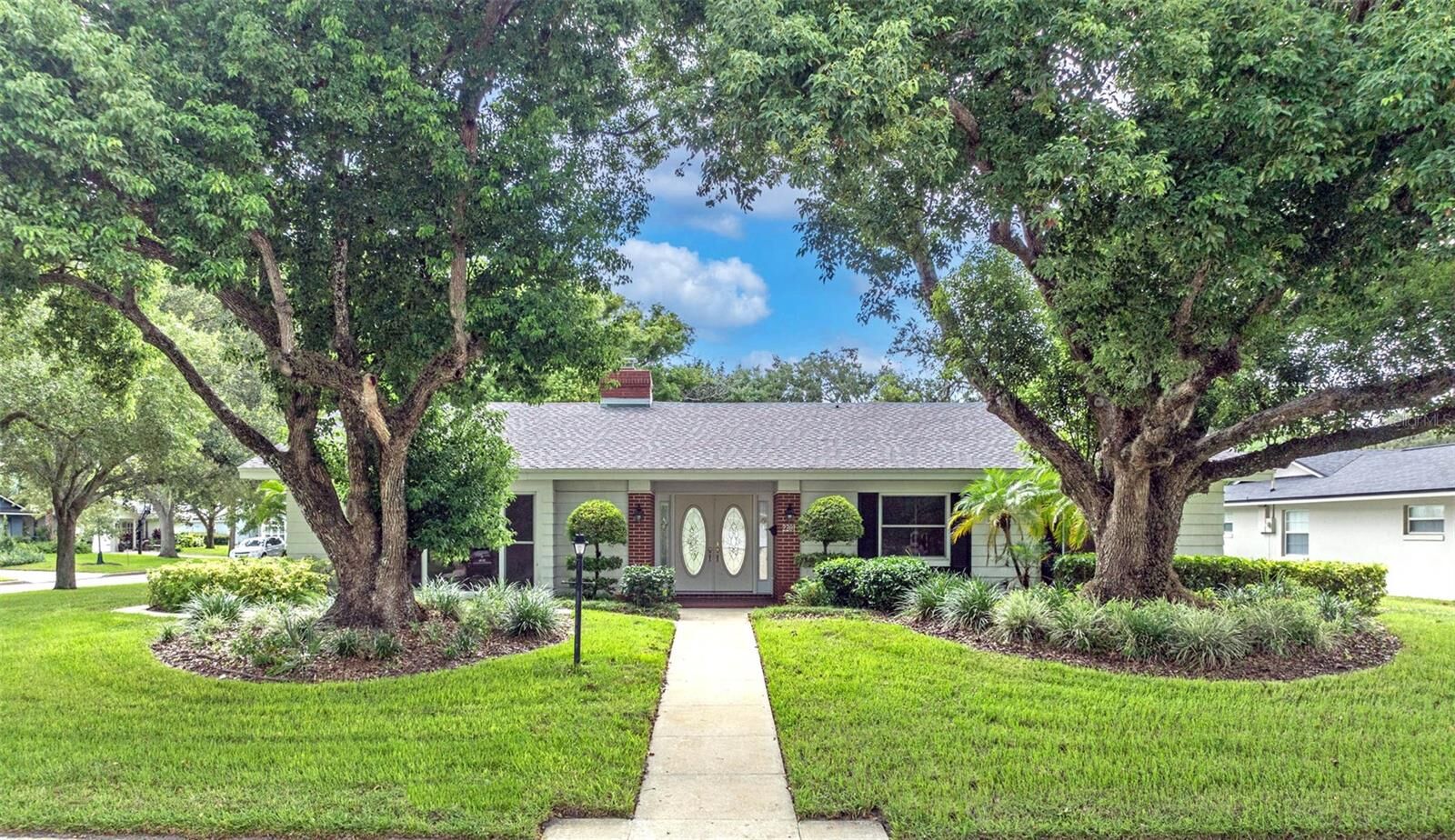 Property Photo: 2201 Deloraine Trail FL 32751