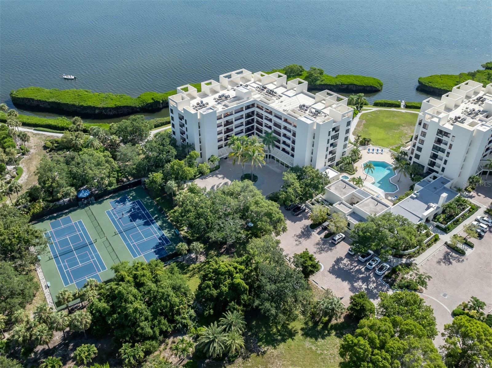 Property Photo:  2020 Harbourside Drive 424  FL 34228 