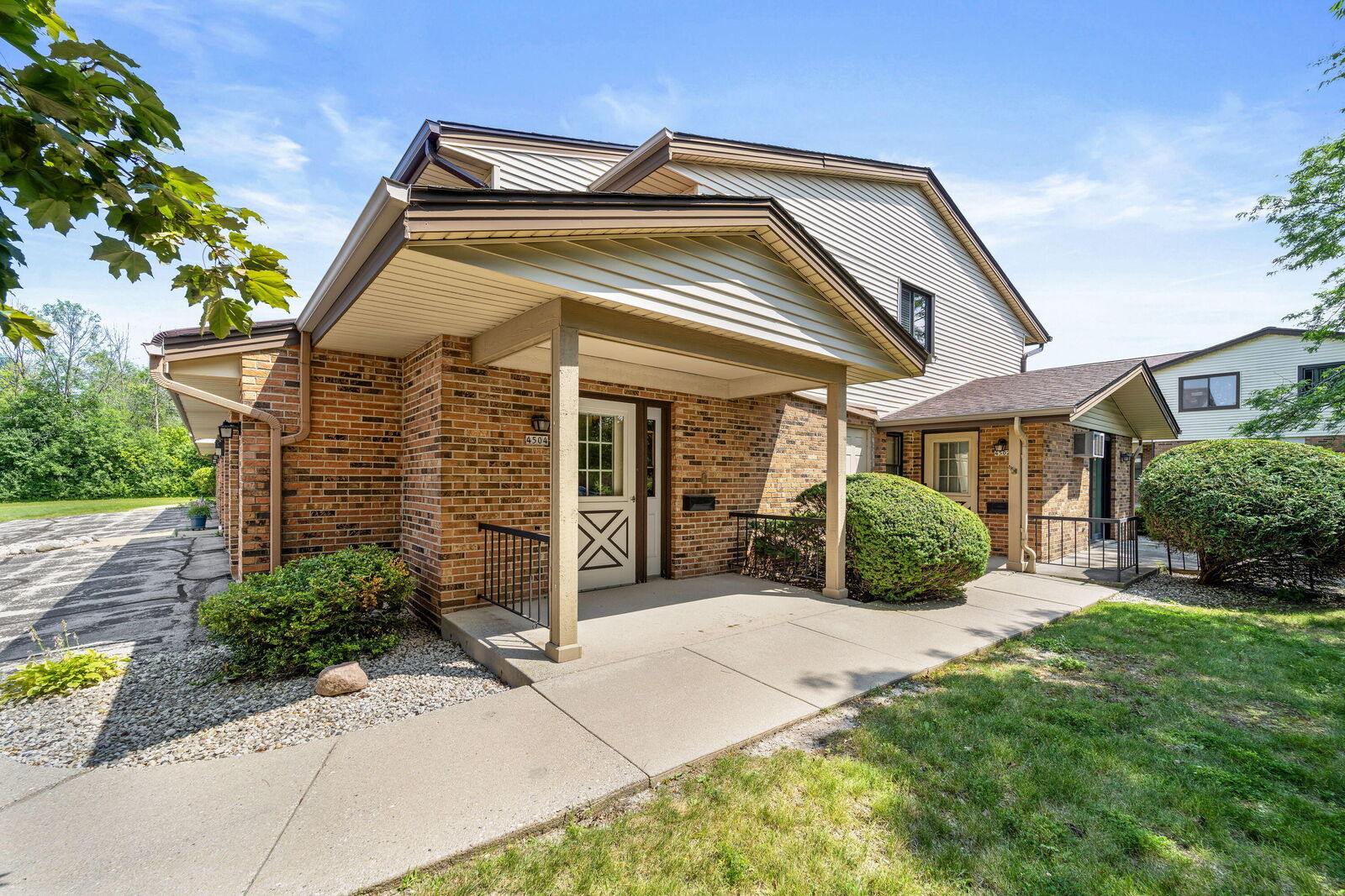 Property Photo:  4504 S Greenridge Cir  WI 53220 