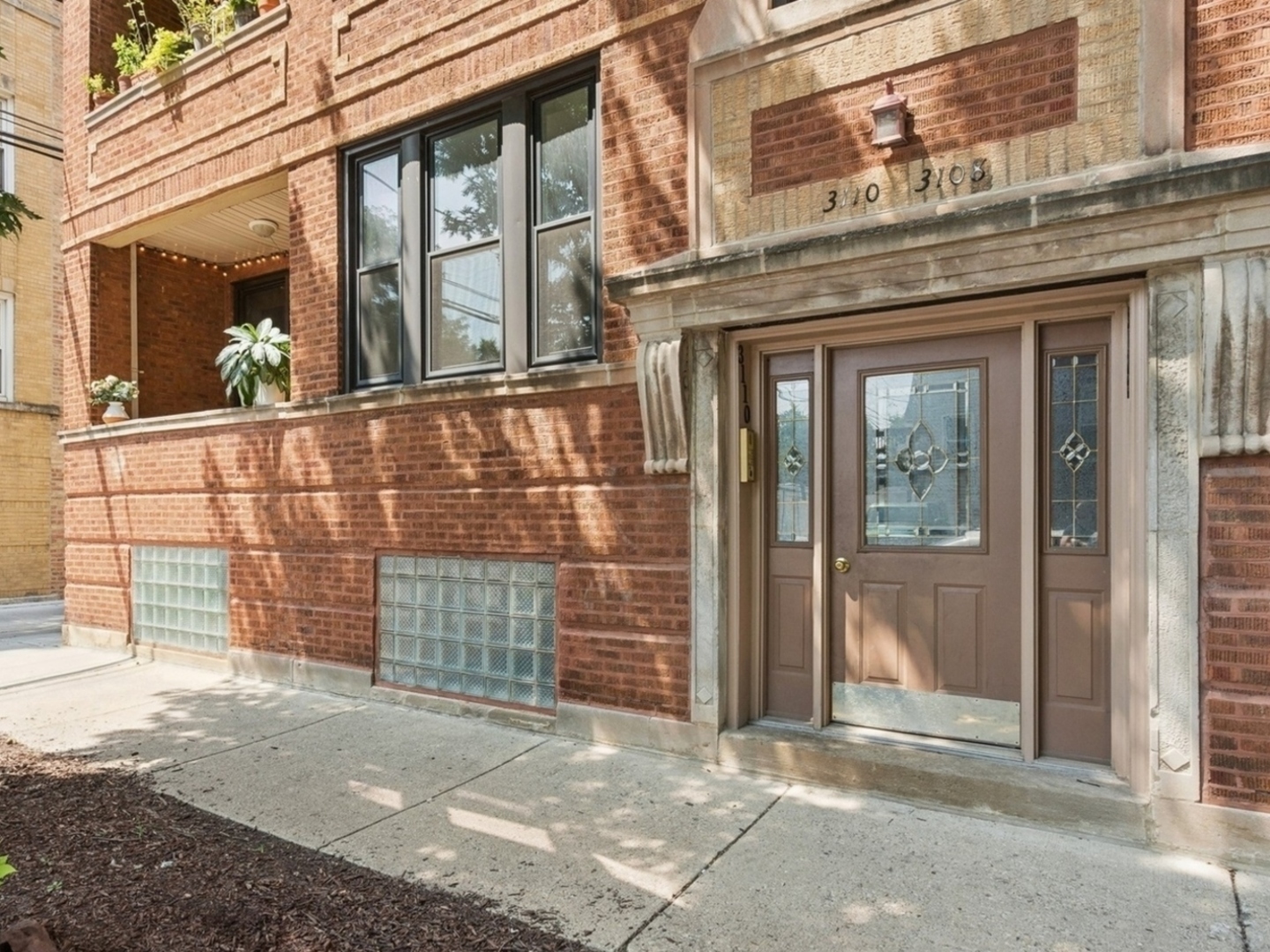 Property Photo: 3110 W Cullom Avenue 1 IL 60618