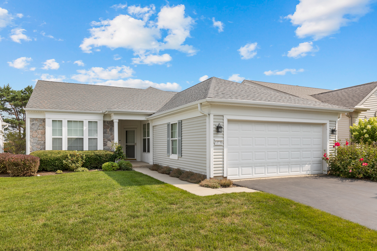 Property Photo:  13730 Wilshire Way  IL 60142 