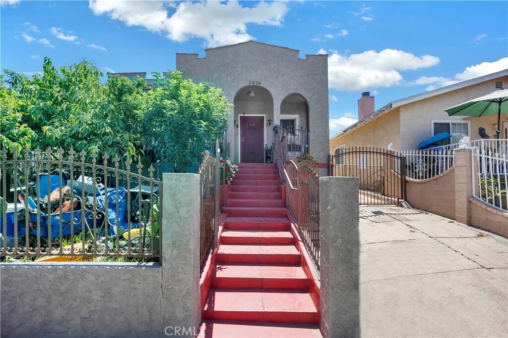 Property Photo:  1026 Sentinel Avenue  CA 90063 