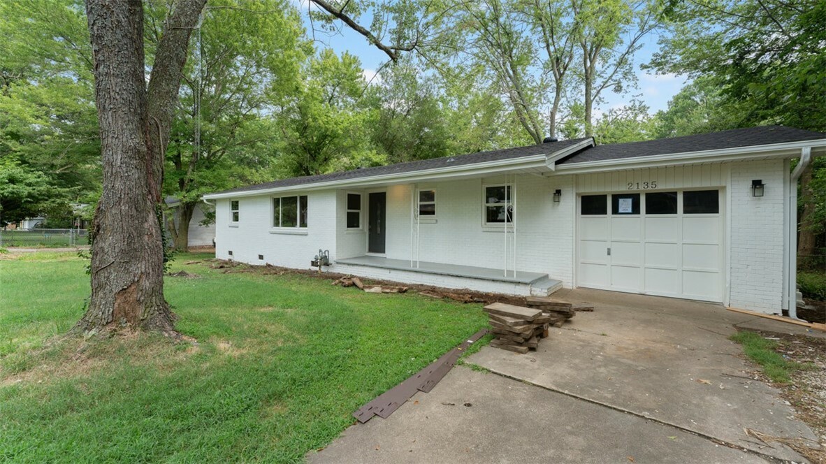 Property Photo:  2135 Lawson Street  AR 72703 