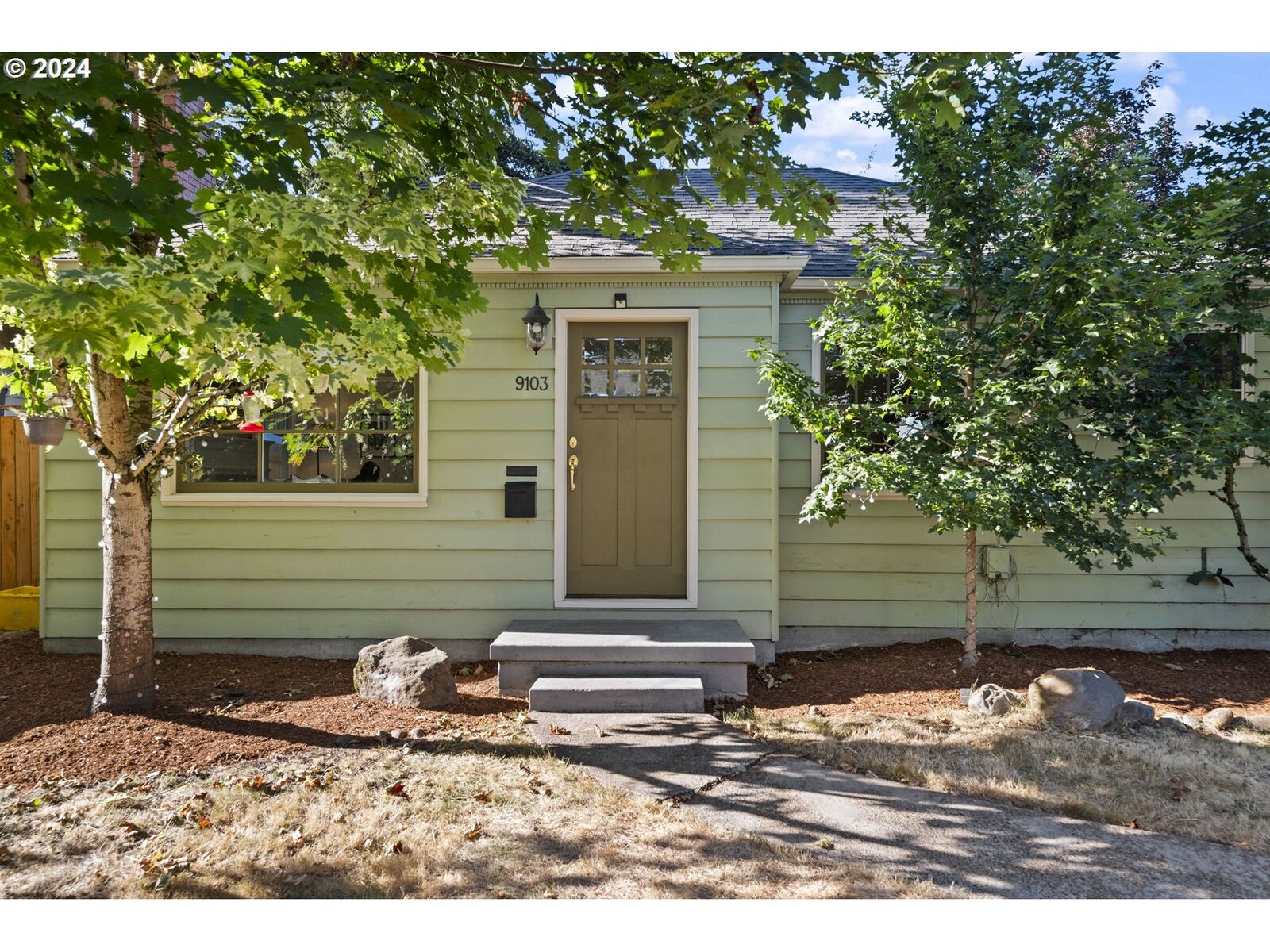 Property Photo: 9103 NE Broadway OR 97220