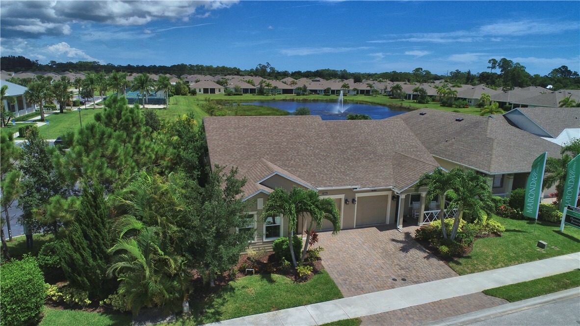 Property Photo:  5984 Long Leaf Lane  FL 32966 