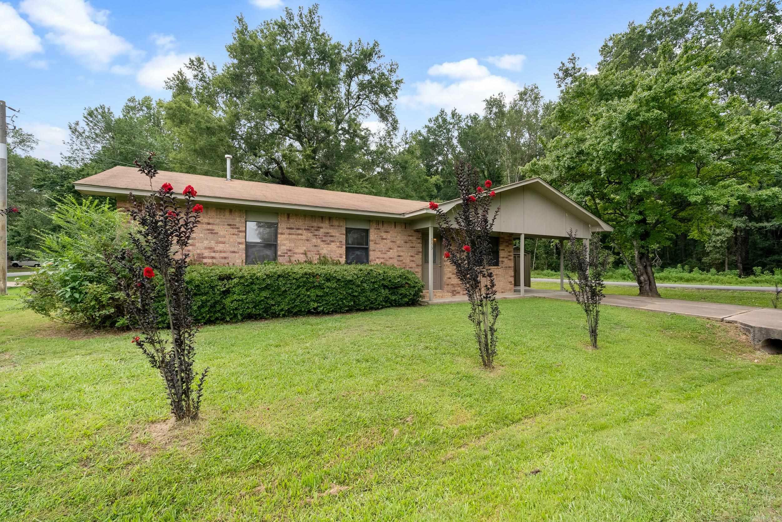 Property Photo:  953 Ezell Street  AR 72126 