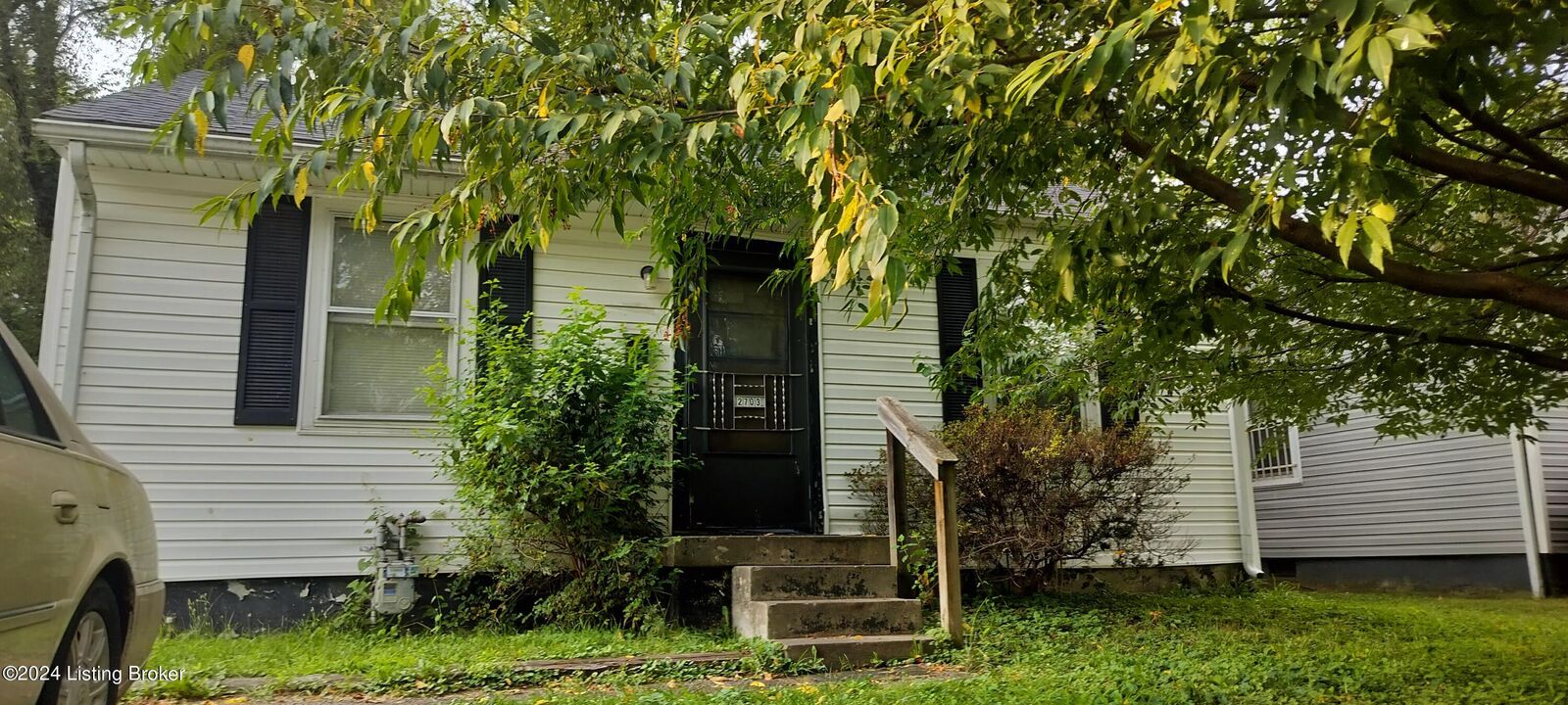 Property Photo:  2703 Algonquin Pkwy  KY 40210 