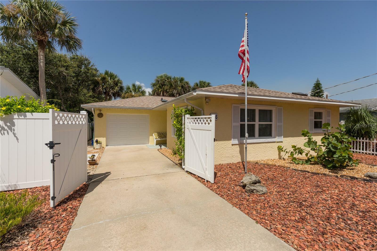 Property Photo:  1416 S Daytona Avenue  FL 32136 