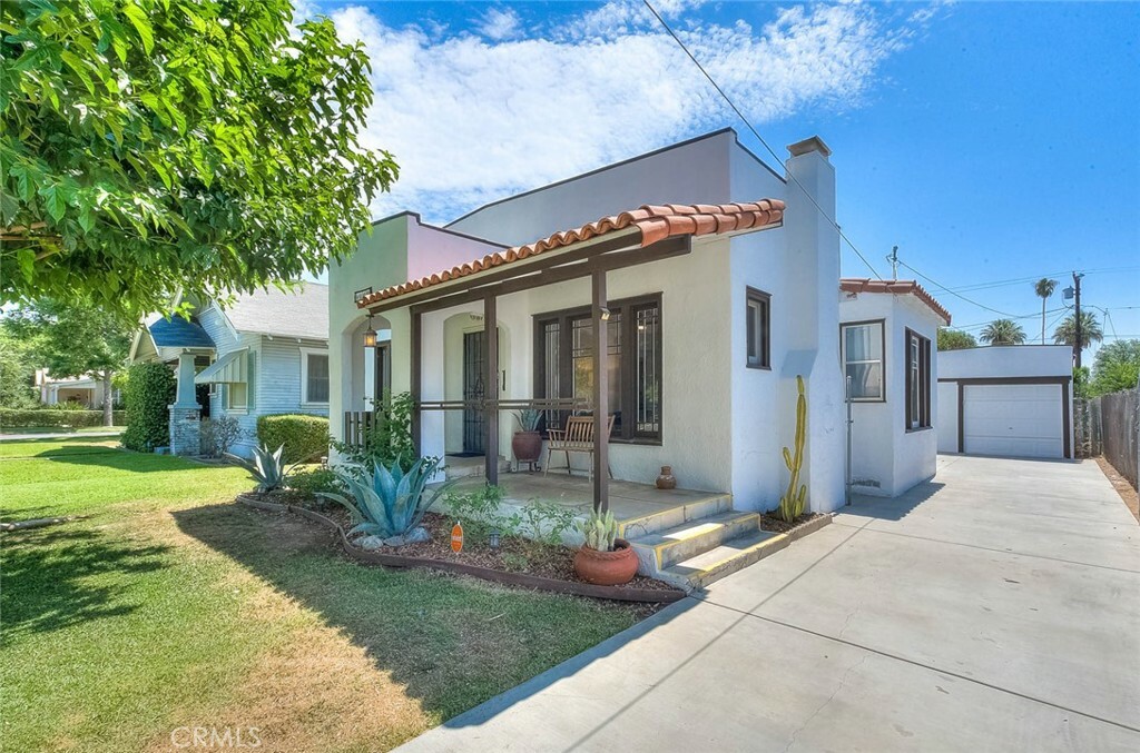 Property Photo:  3222 Locust Street  CA 92501 