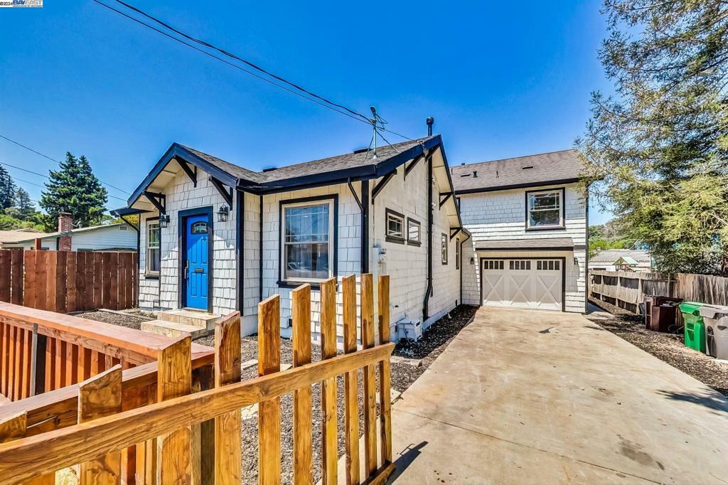 Property Photo:  3955 Delmont Ave  CA 94605 