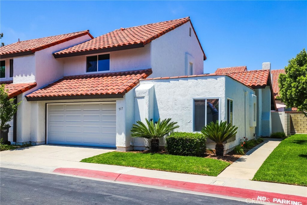 Property Photo:  517 Alondra Drive  CA 92648 