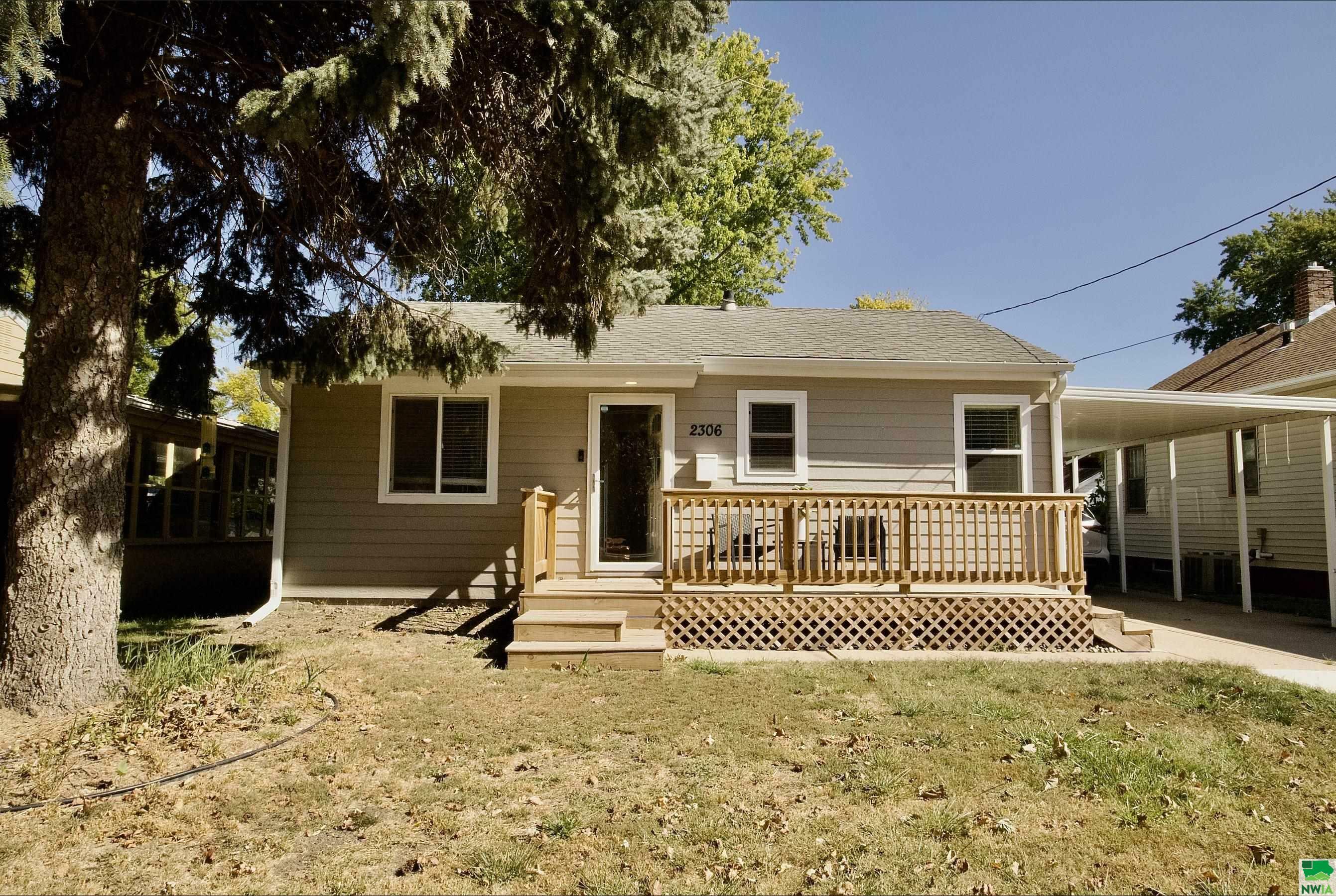 Property Photo:  2306 Isabella Street  IA 51103 