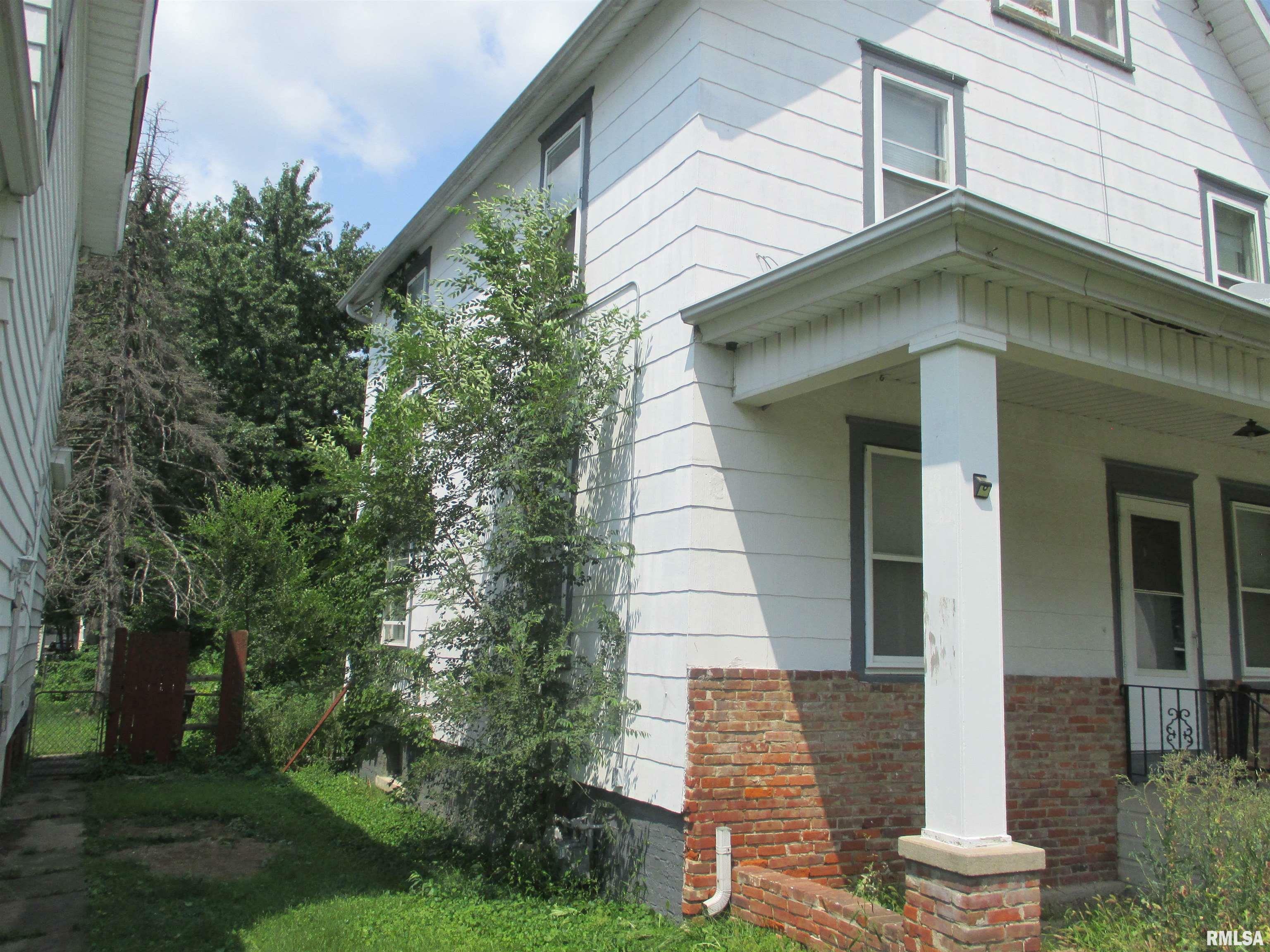 Property Photo:  721 E Kansas Street  IL 61603 