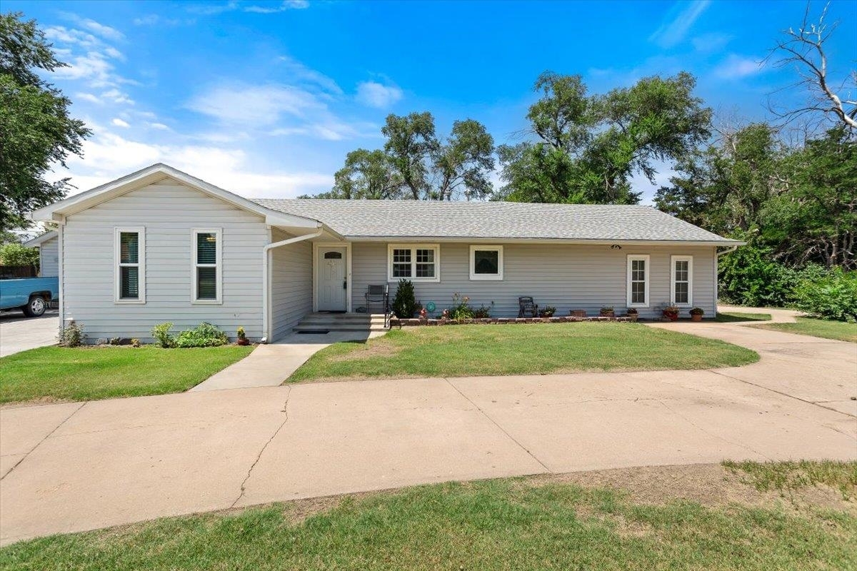 Property Photo:  5501 N Sedgwick St  KS 67204 